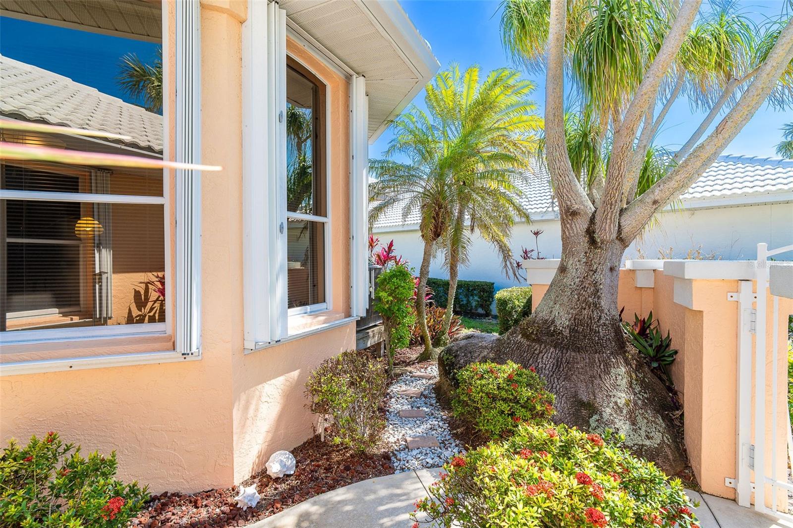 6 WINDWARD CT