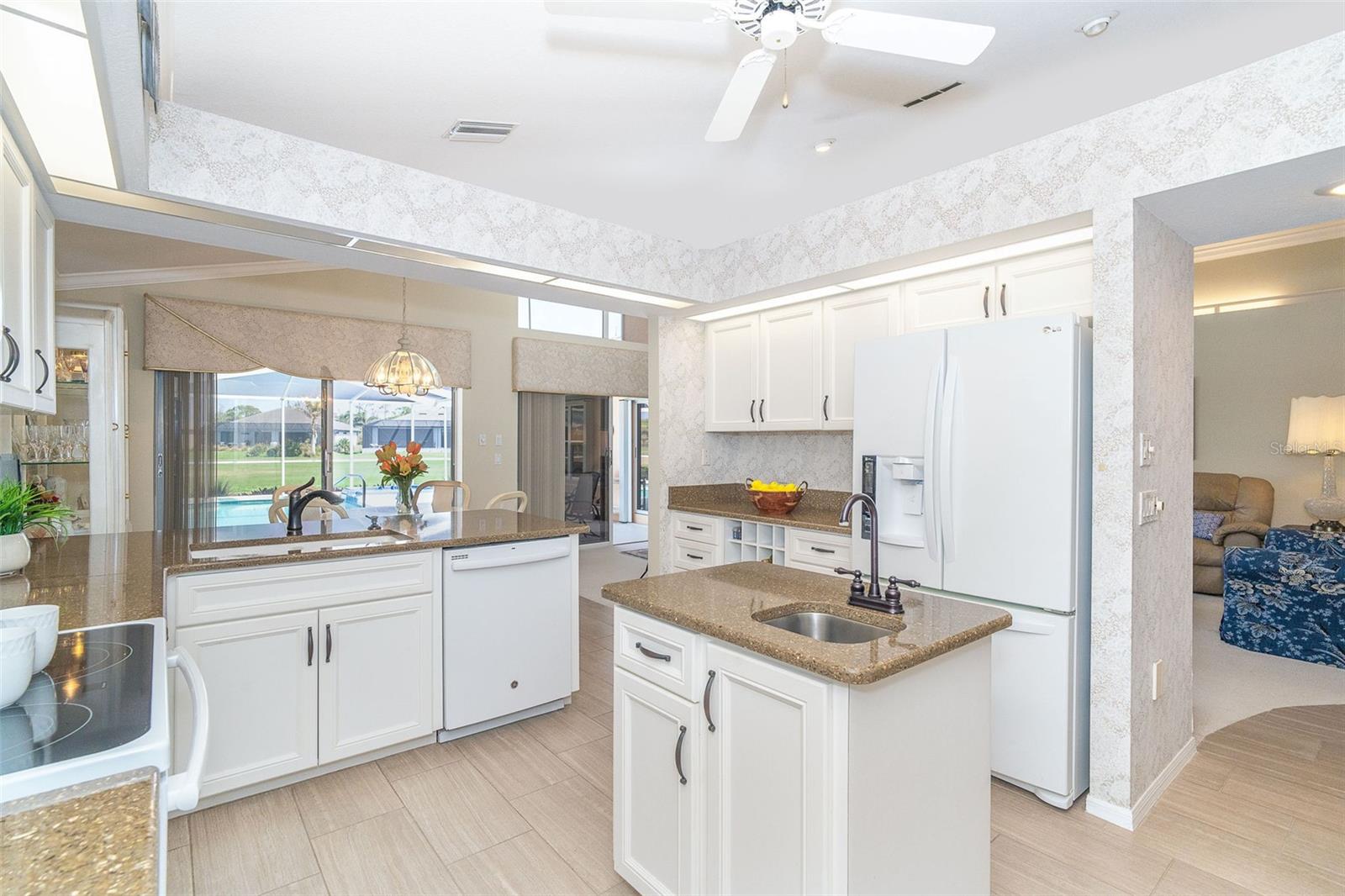 6 WINDWARD CT