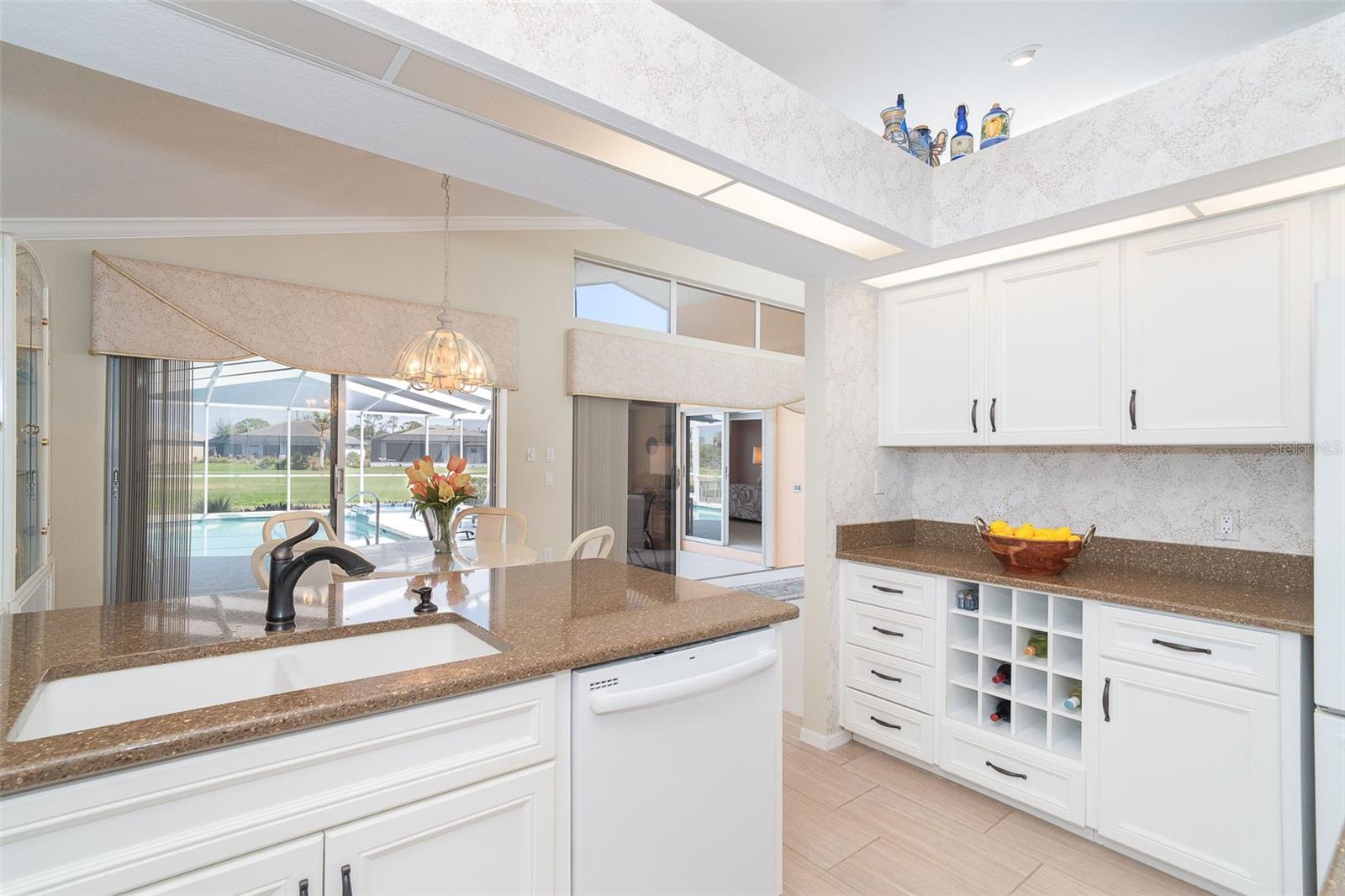 6 WINDWARD CT
