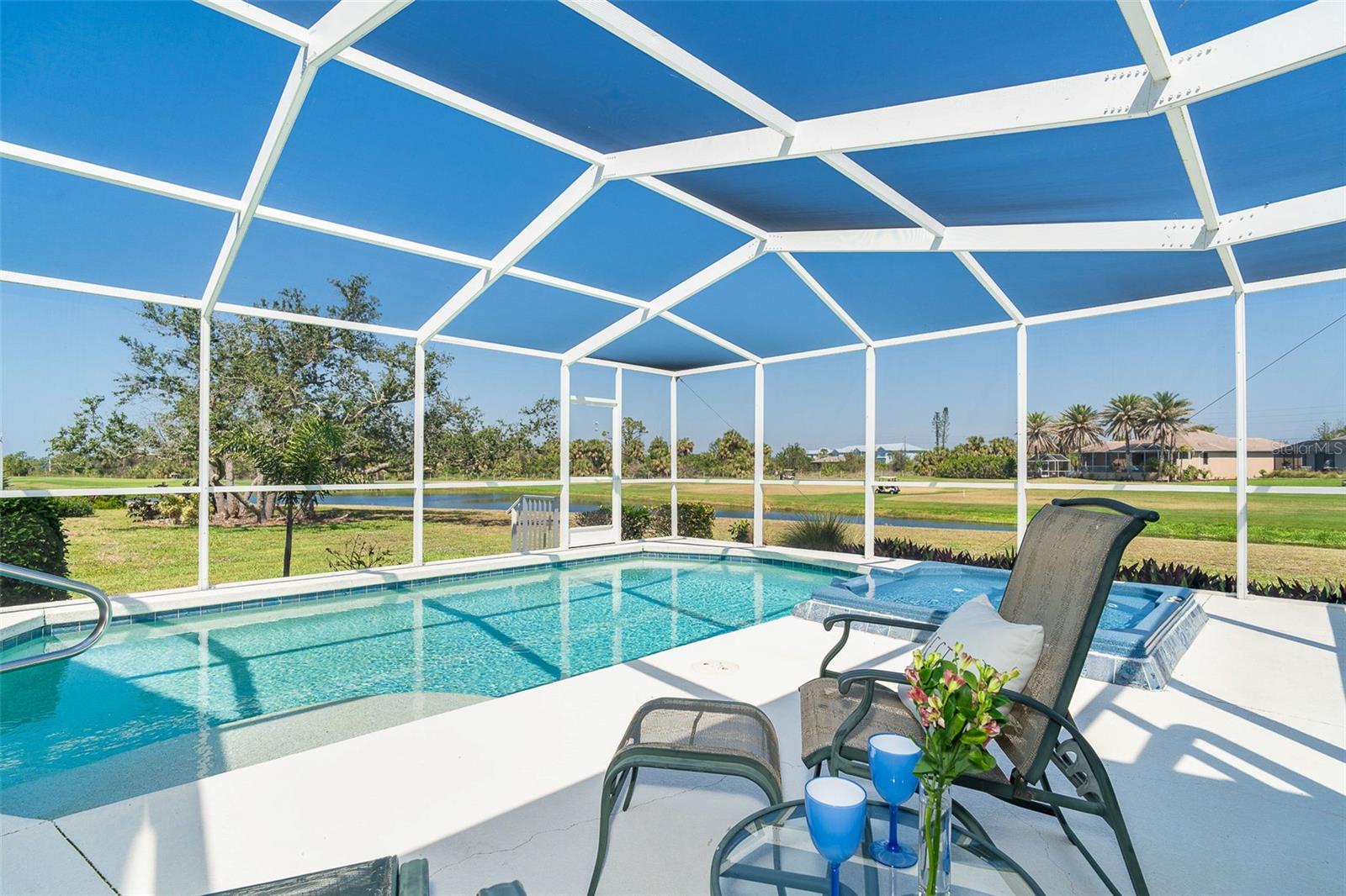 6 WINDWARD CT
