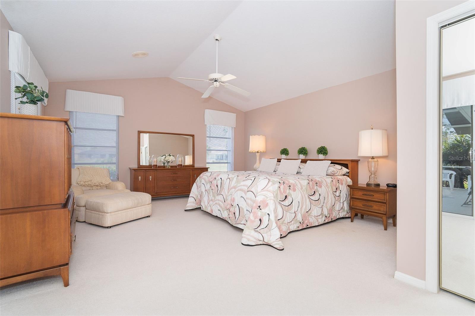 6 WINDWARD CT