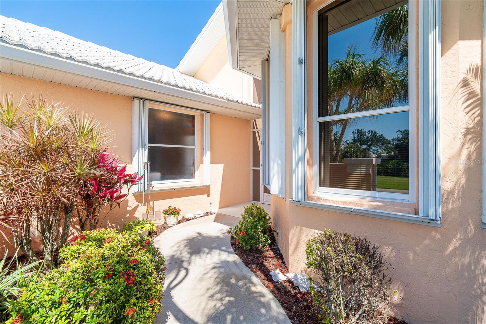 6 WINDWARD CT