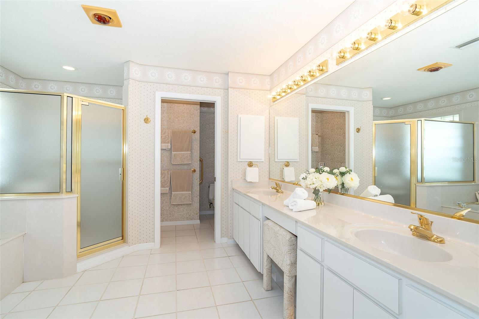 6 WINDWARD CT