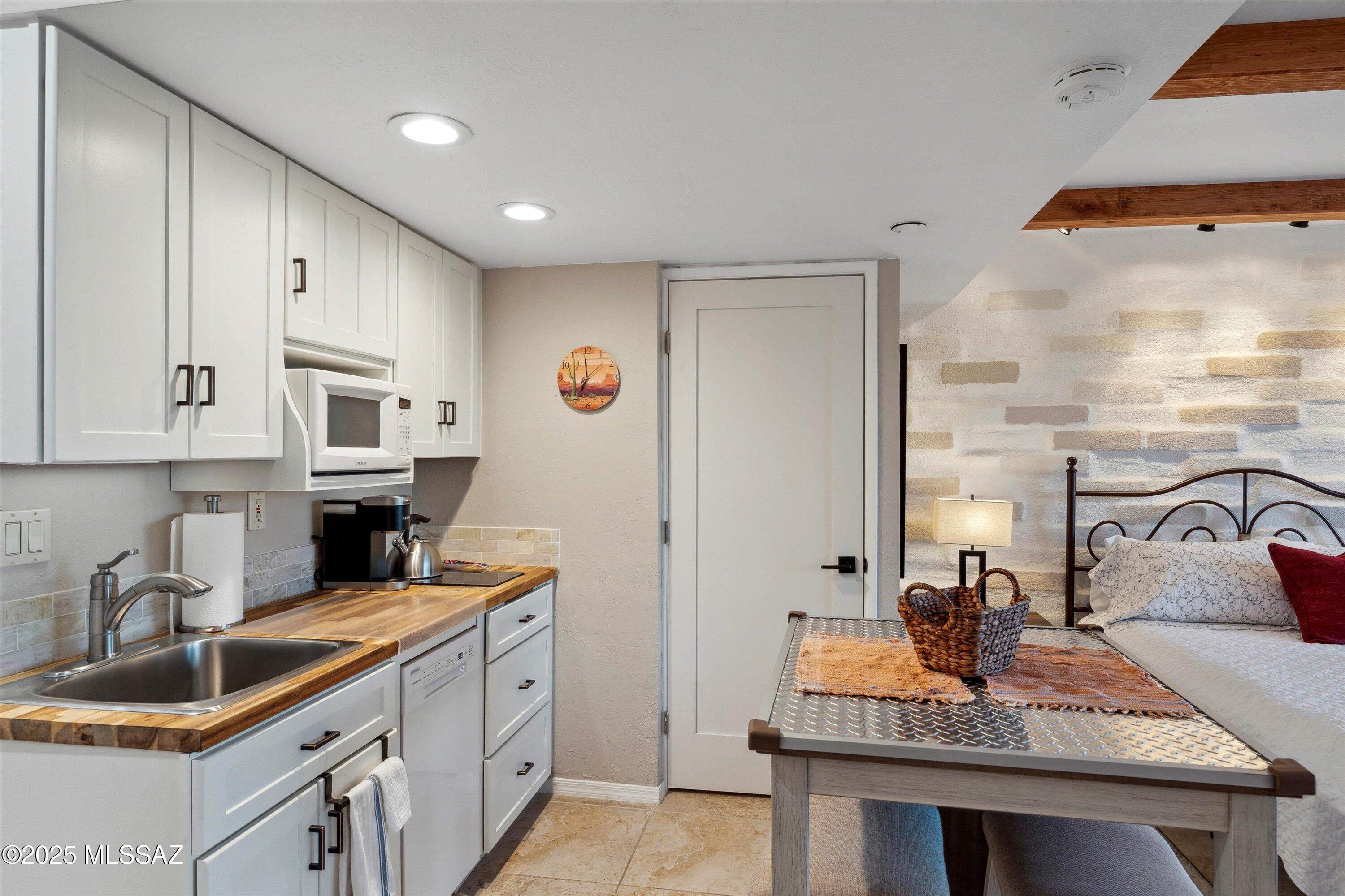 5251 E Mission Hill Drive Unit: 1&2