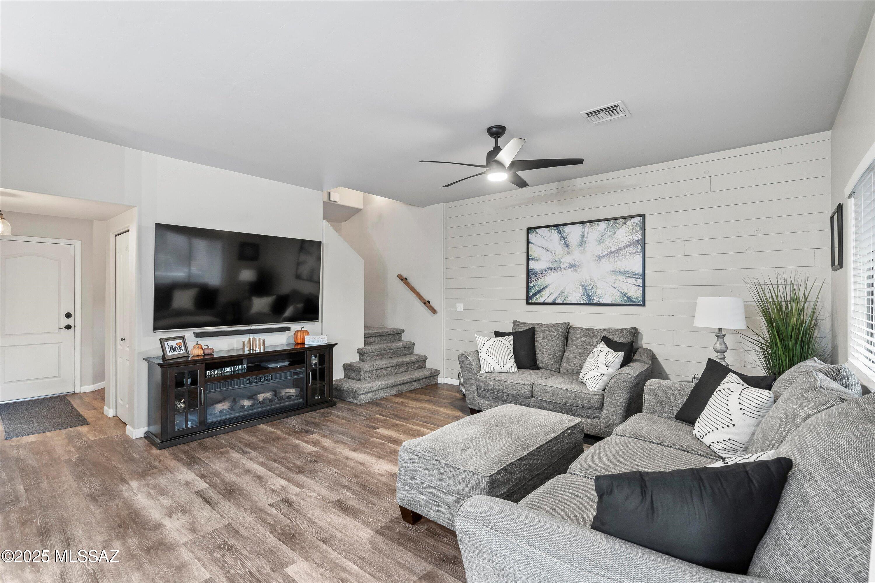 8775 N Hidden Wash Court