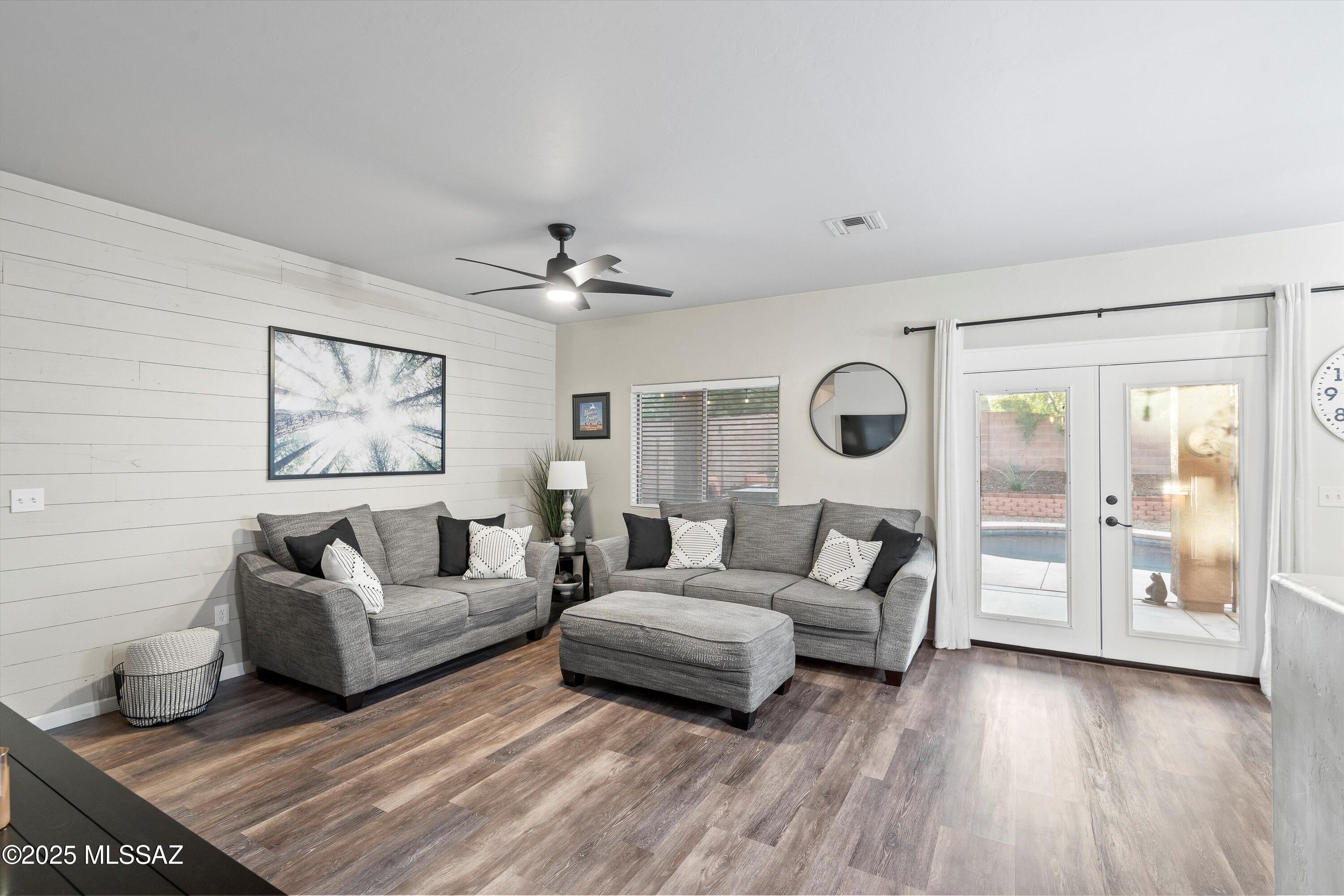 8775 N Hidden Wash Court