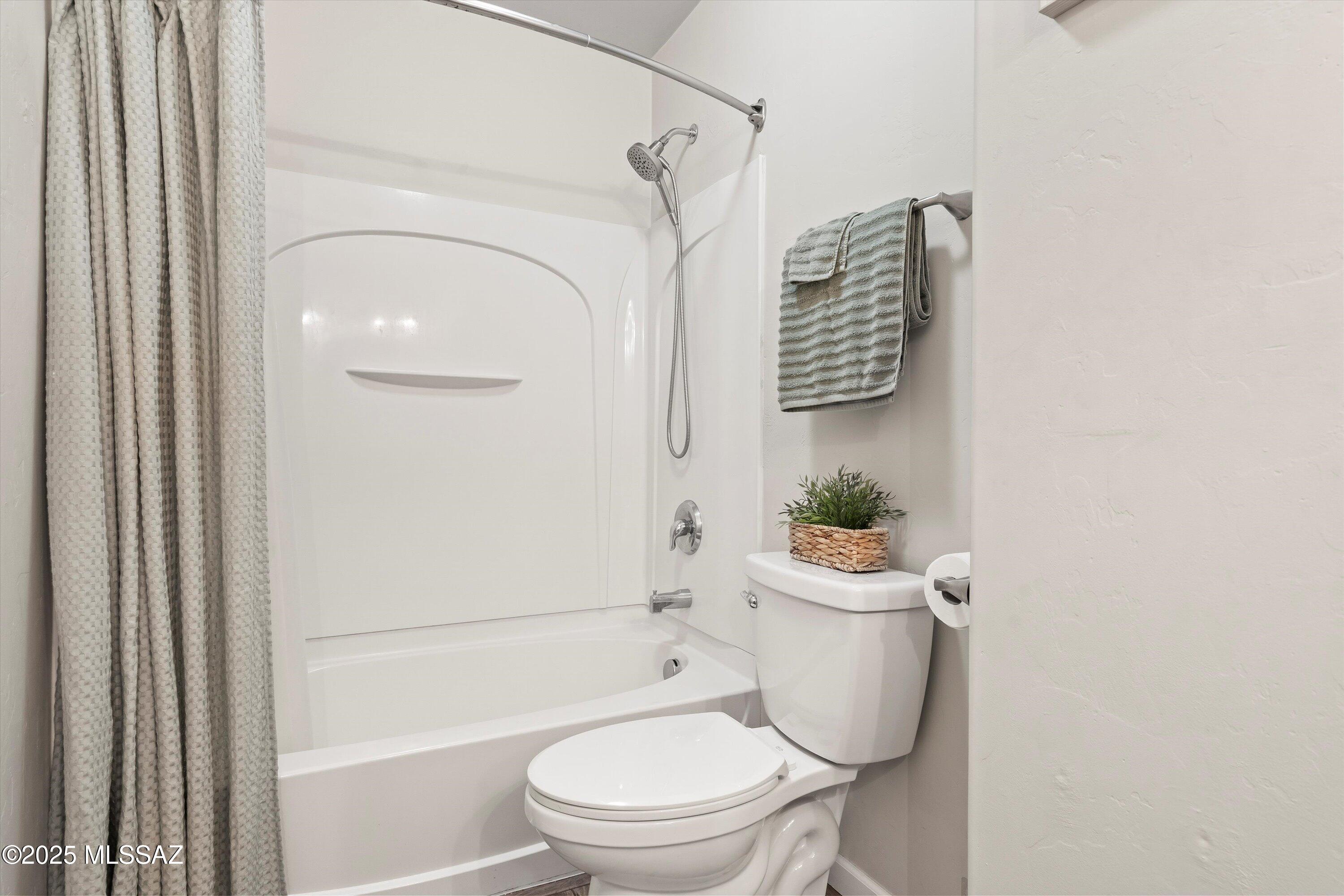 8775 N Hidden Wash Court