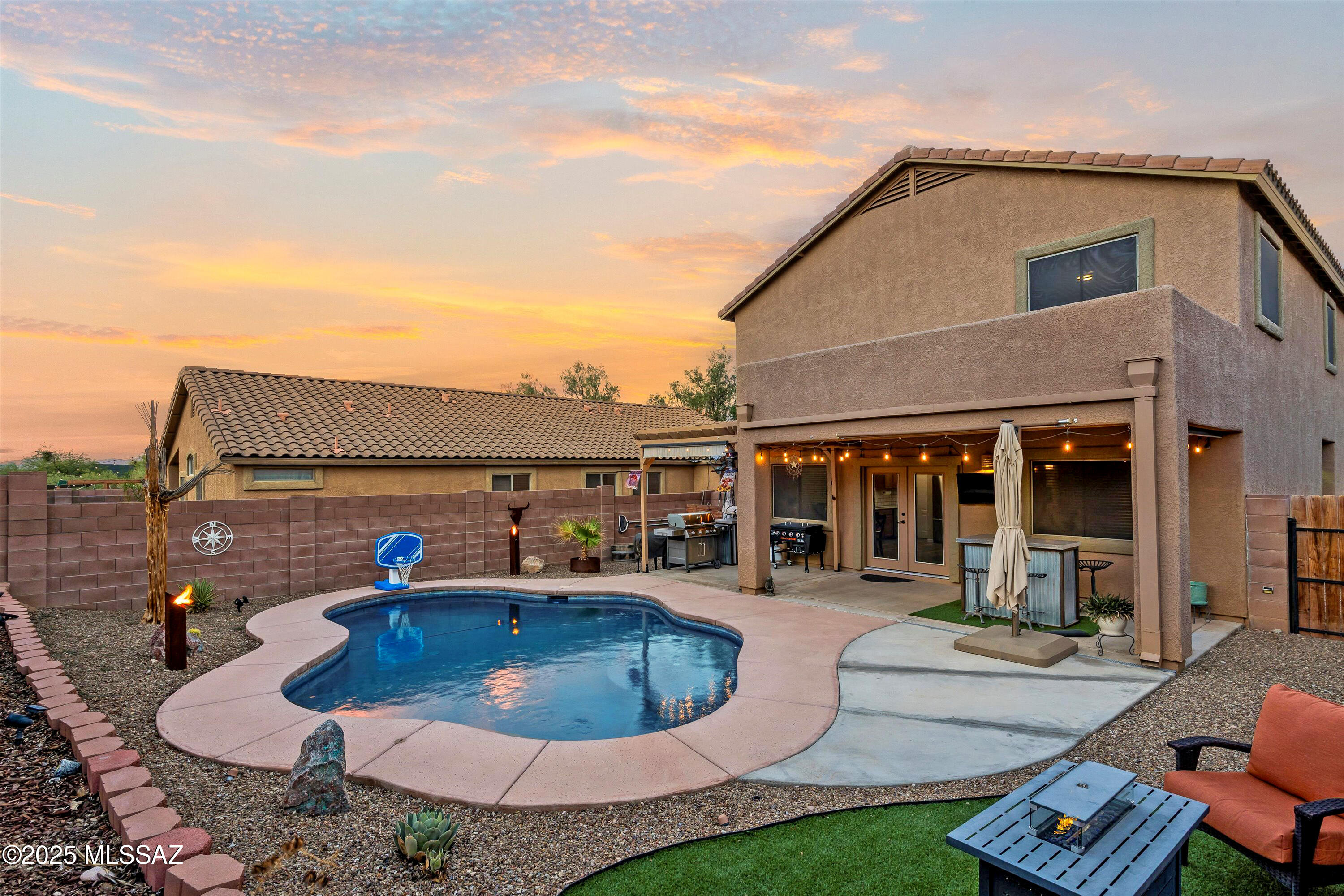 8775 N Hidden Wash Court