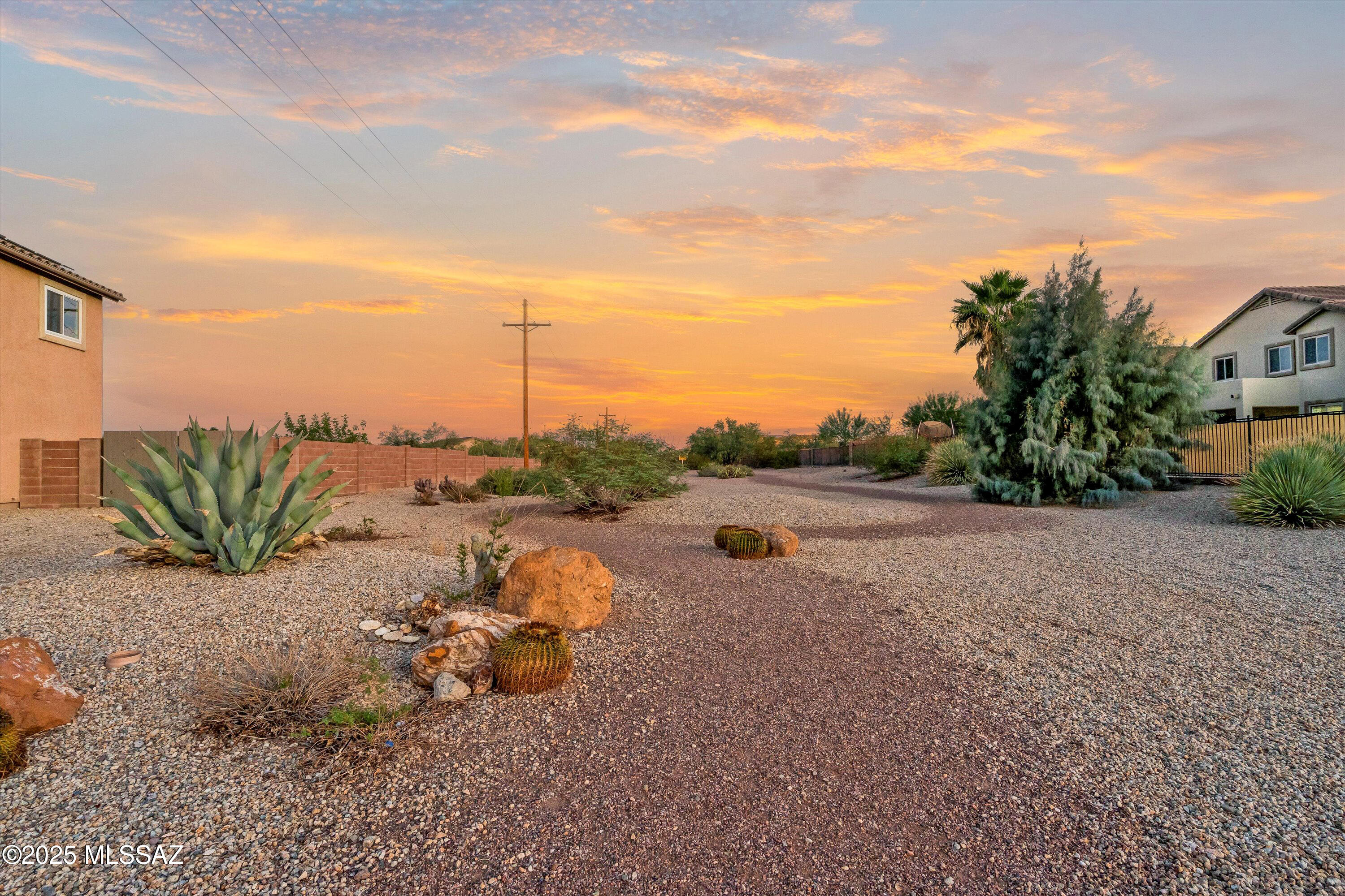 8775 N Hidden Wash Court