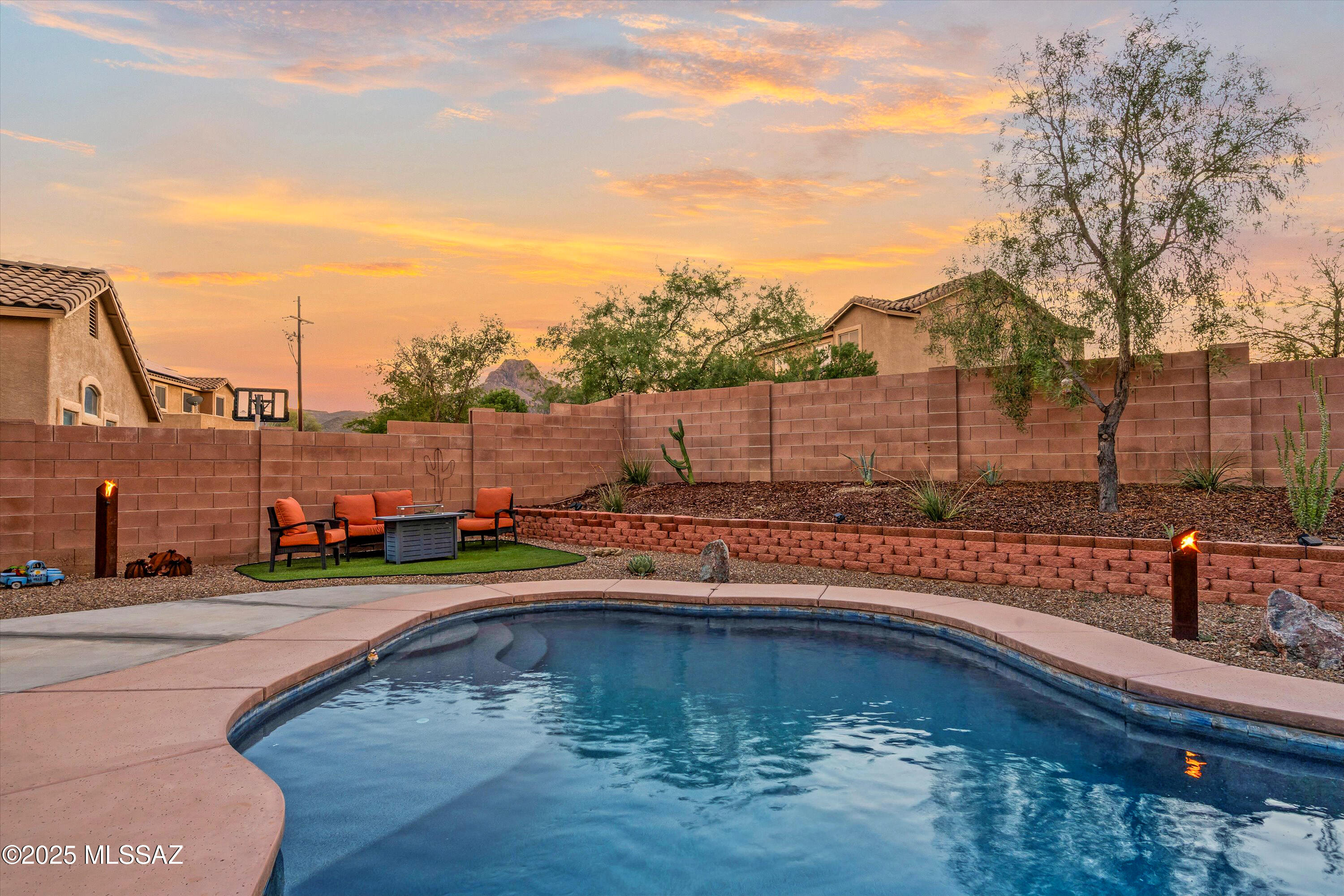 8775 N Hidden Wash Court