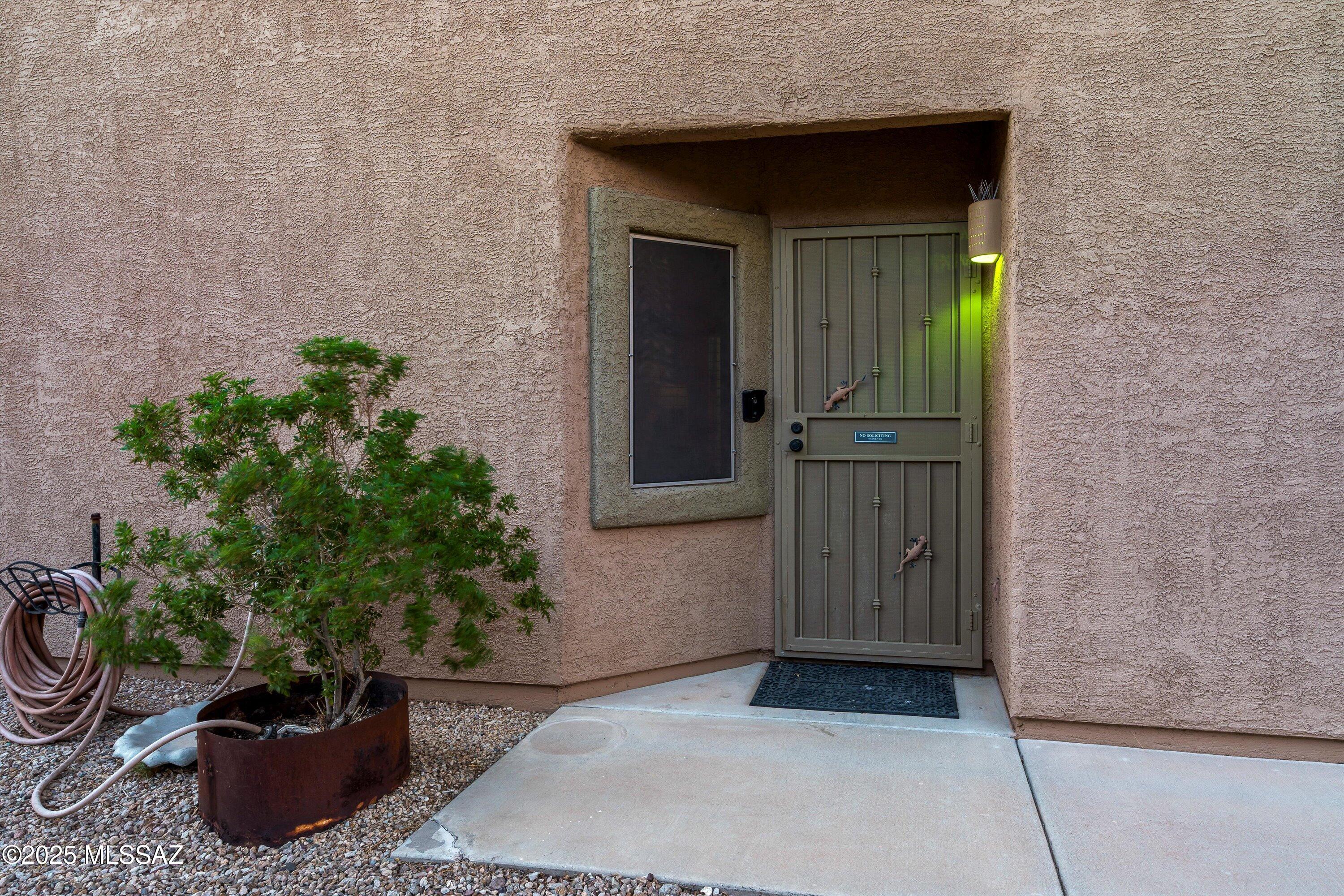 8775 N Hidden Wash Court