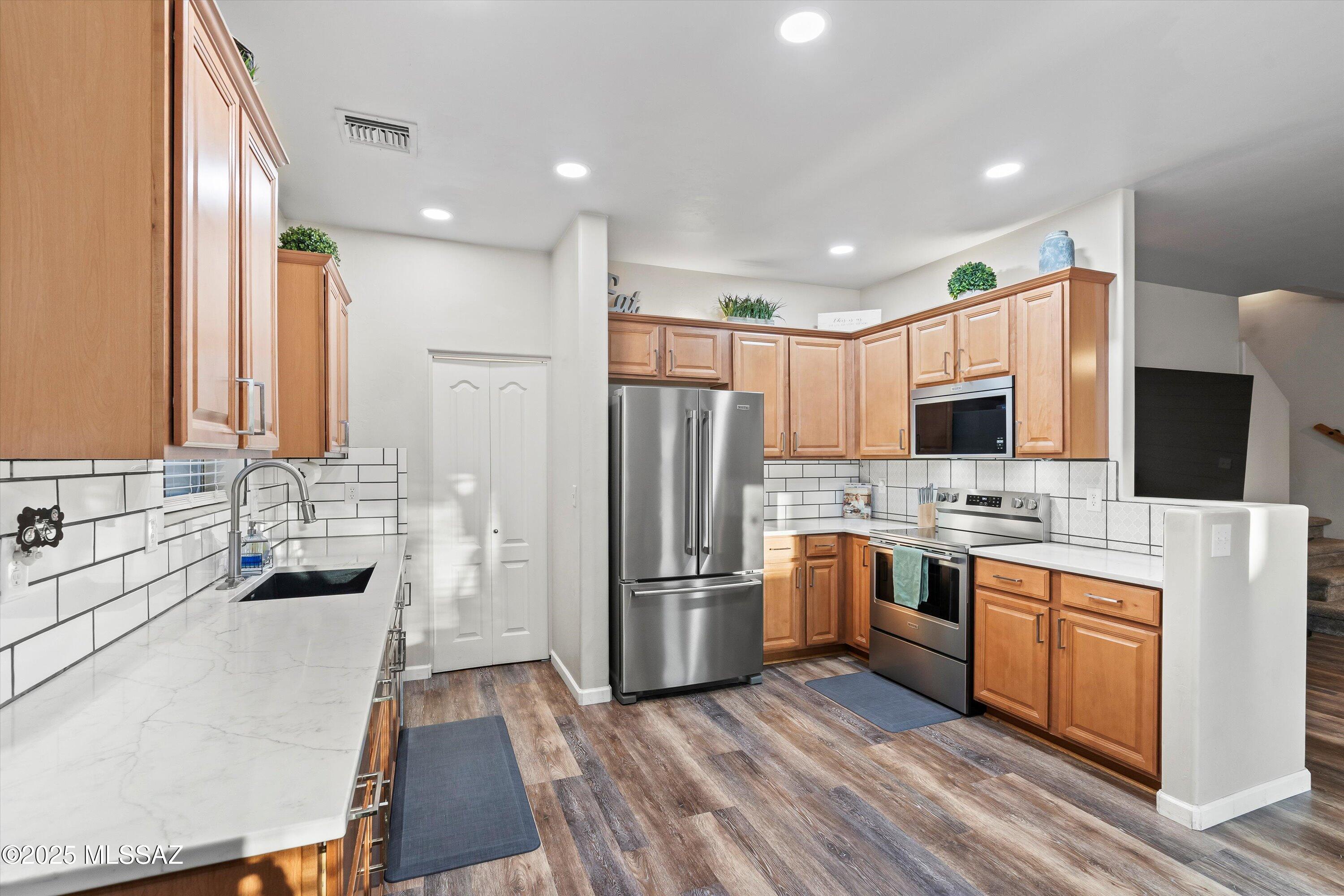 8775 N Hidden Wash Court