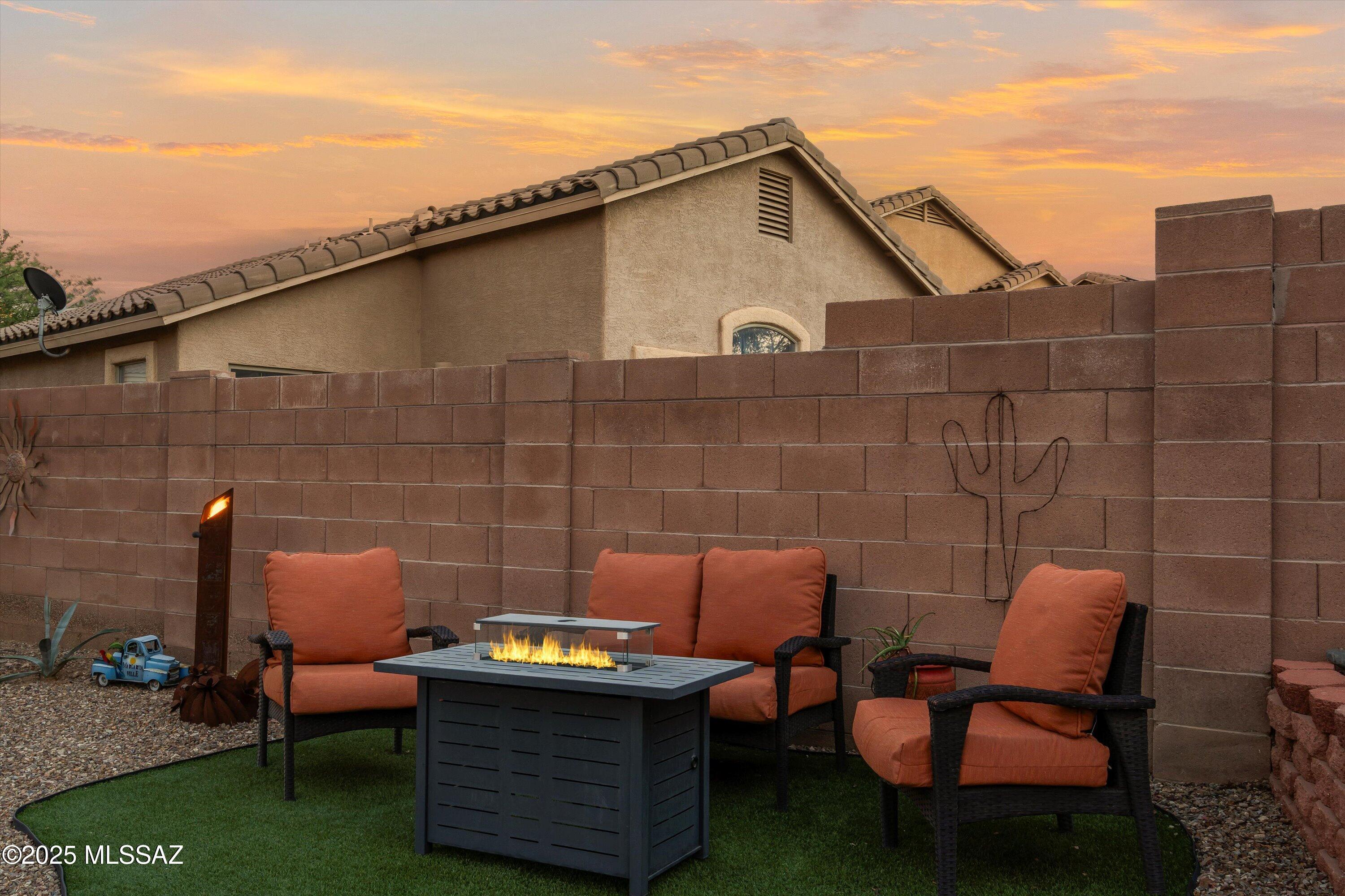 8775 N Hidden Wash Court