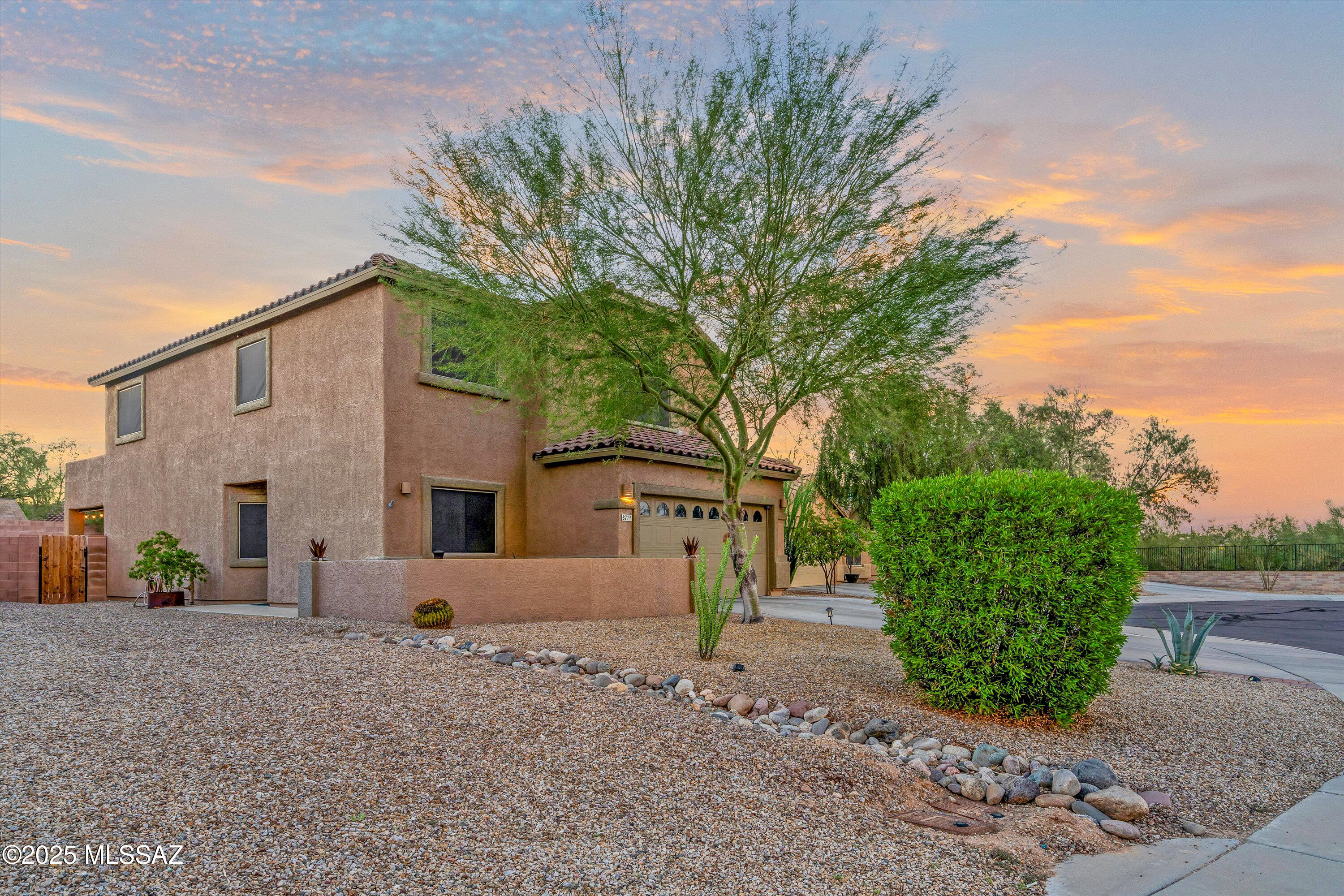 8775 N Hidden Wash Court