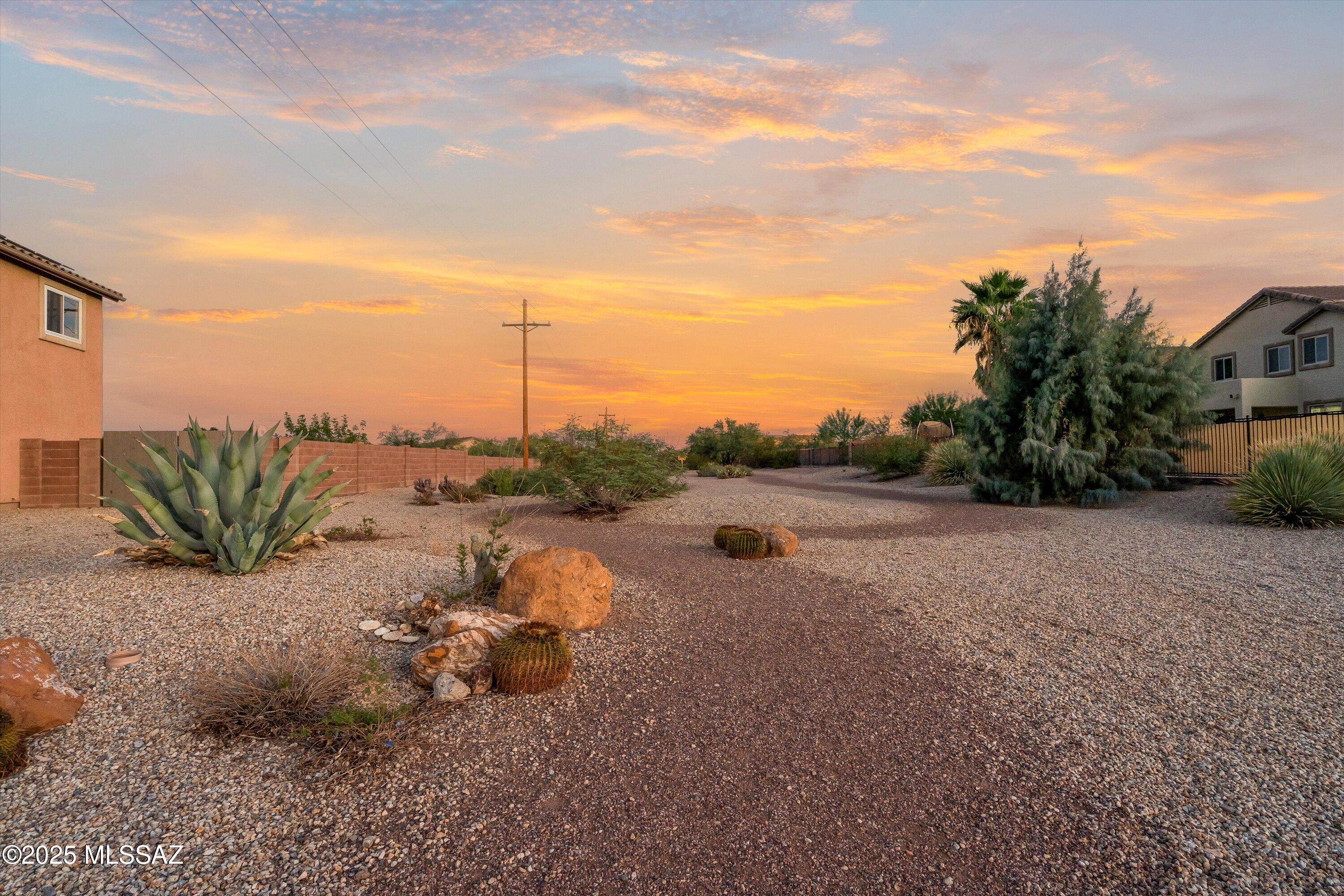 8775 N Hidden Wash Court