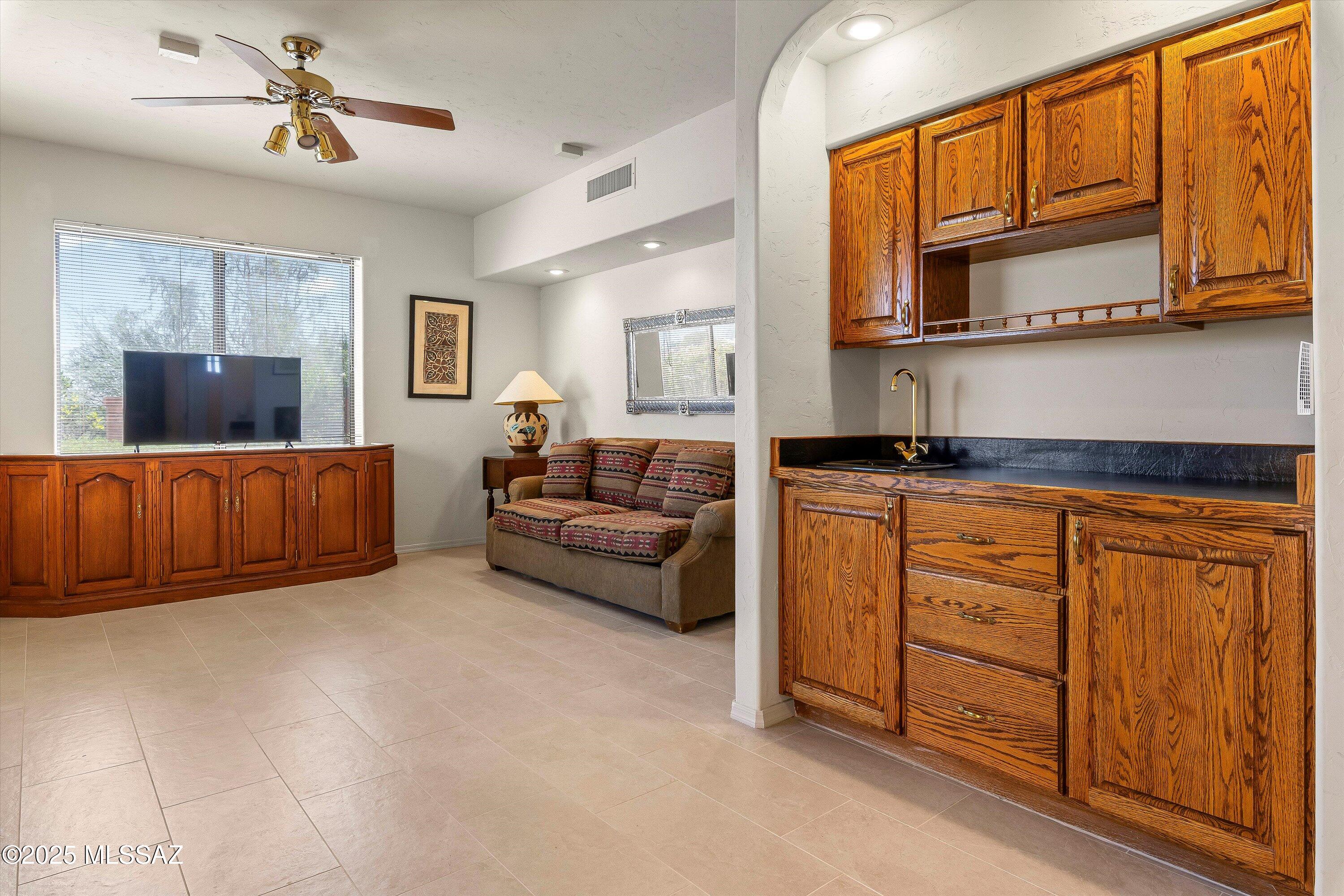 6020 E Territory Avenue