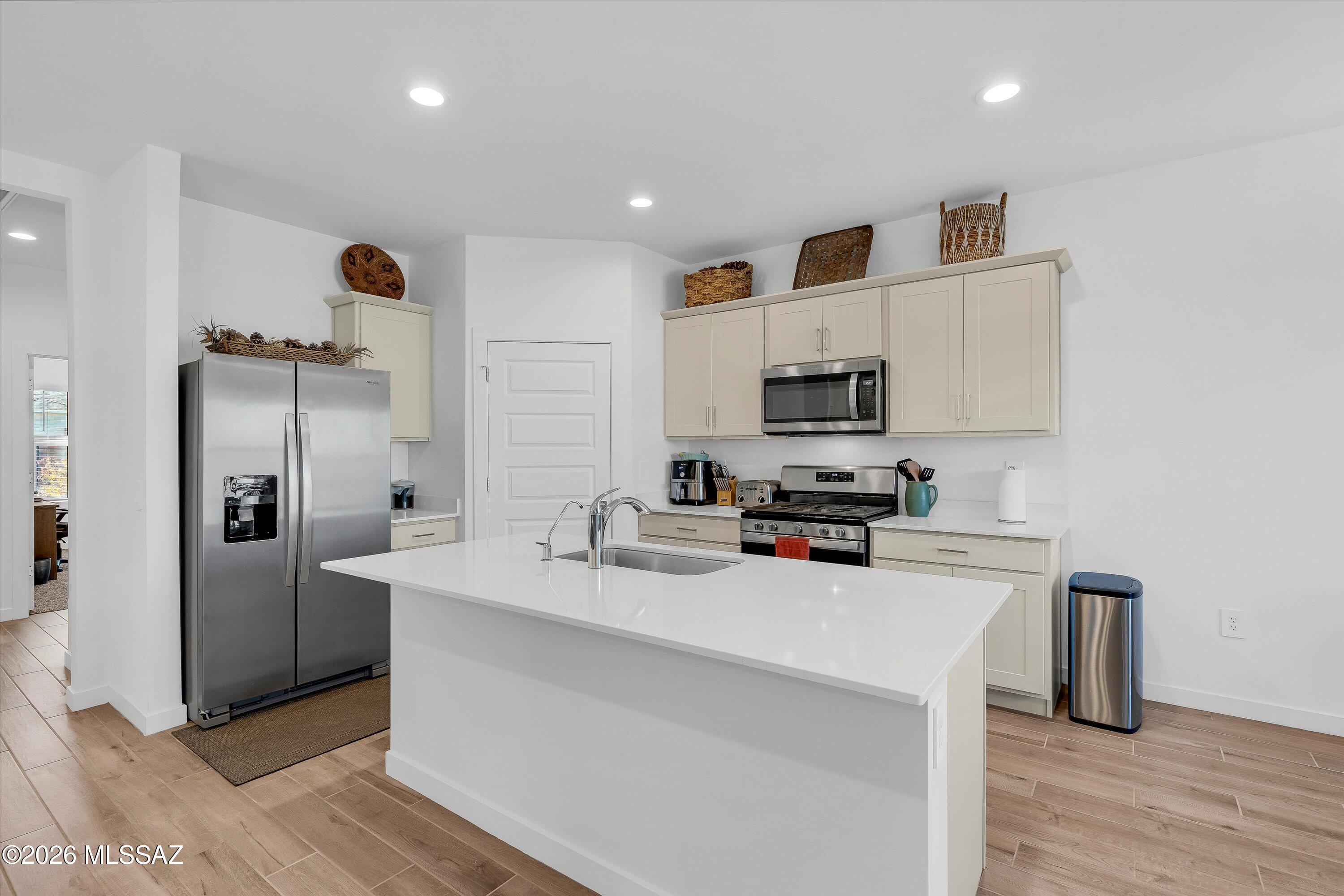 656 W Wilkinson Street