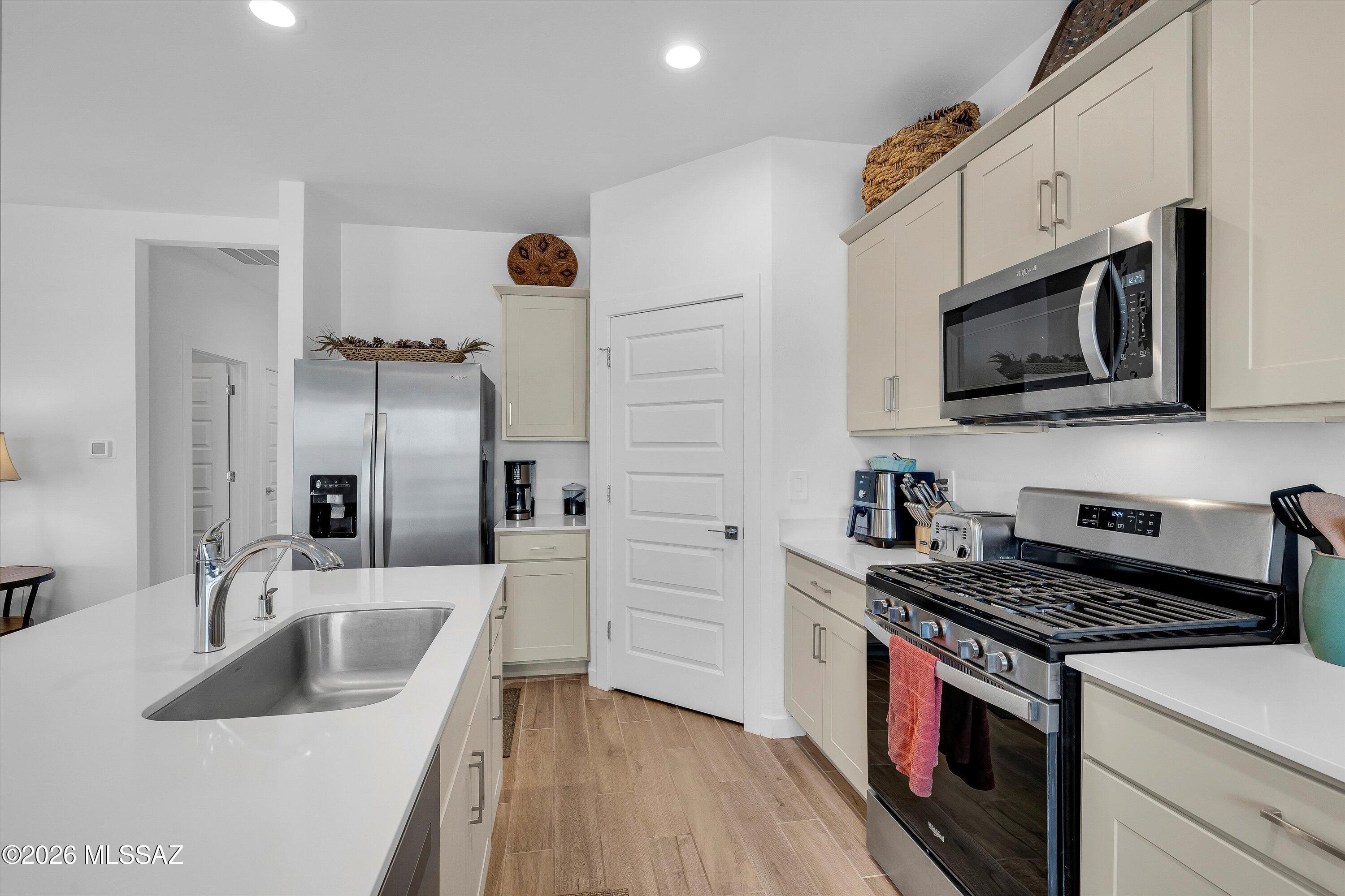 656 W Wilkinson Street