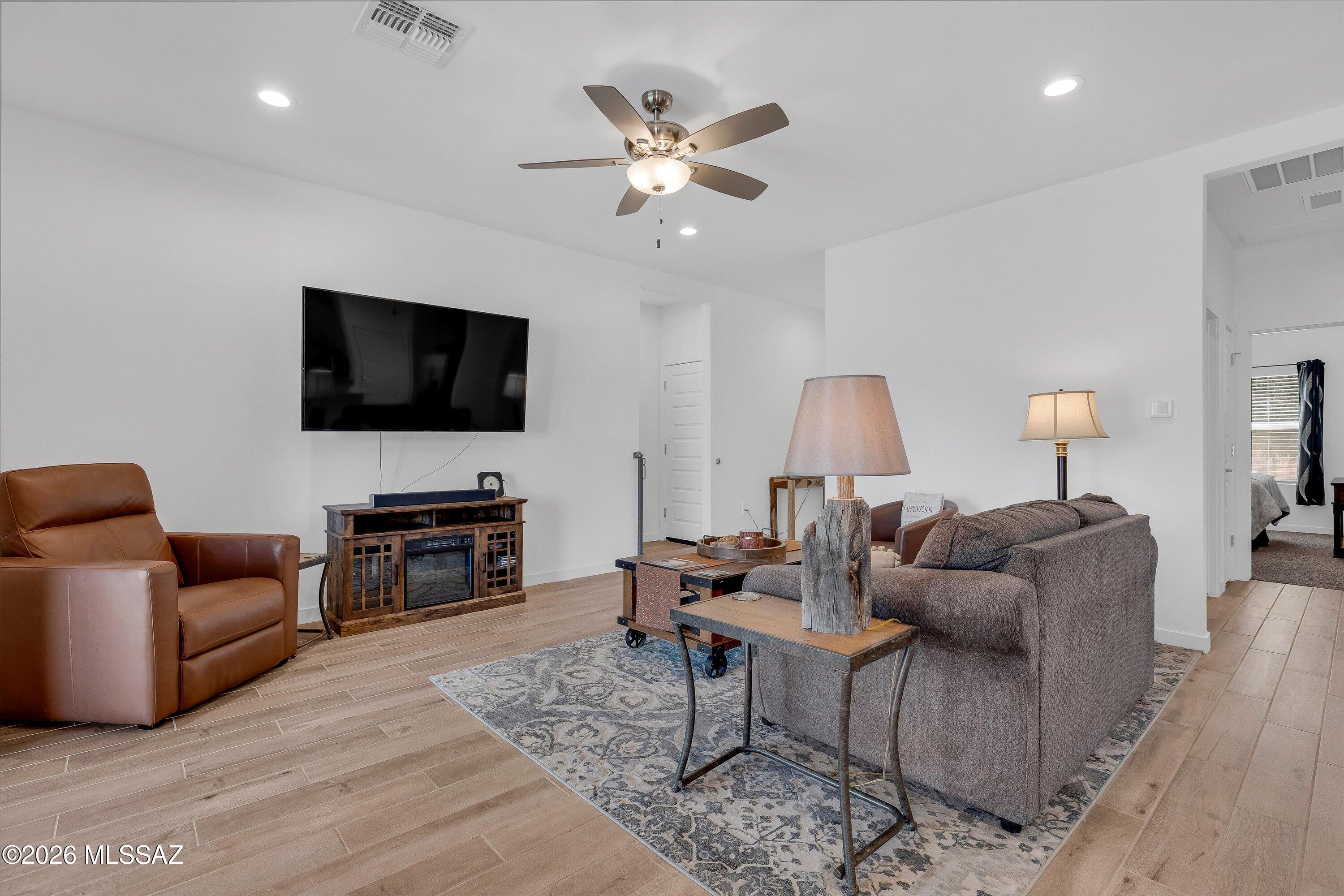 656 W Wilkinson Street