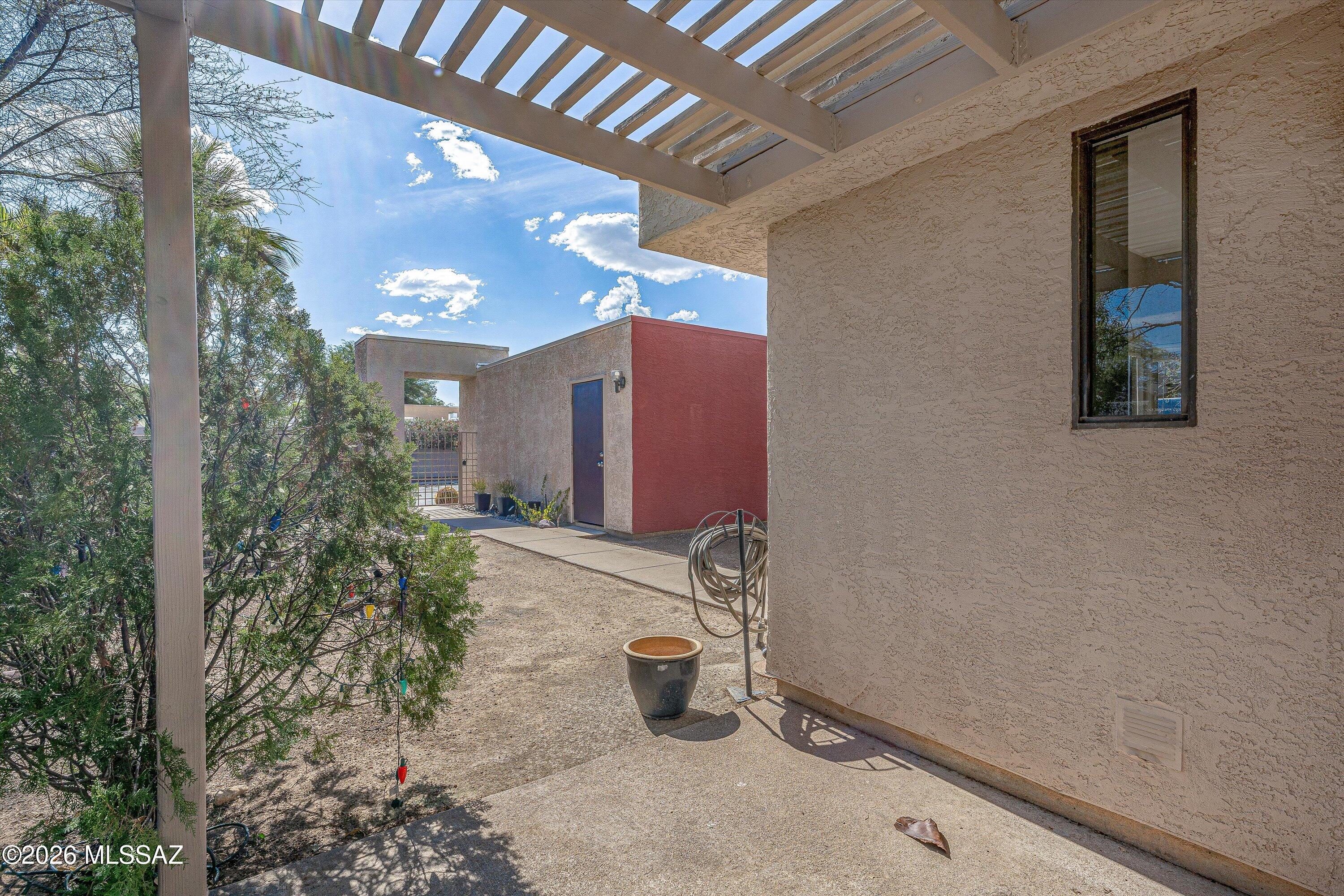 3412 N Catalina Avenue