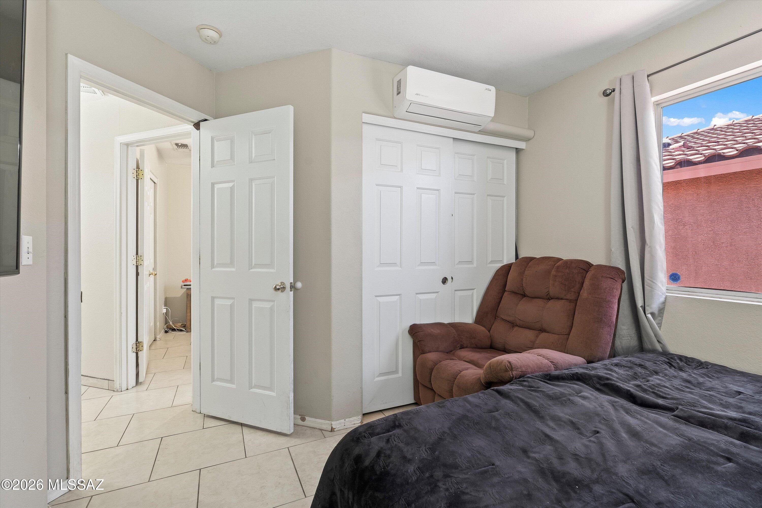 2129 W Splitwood Place