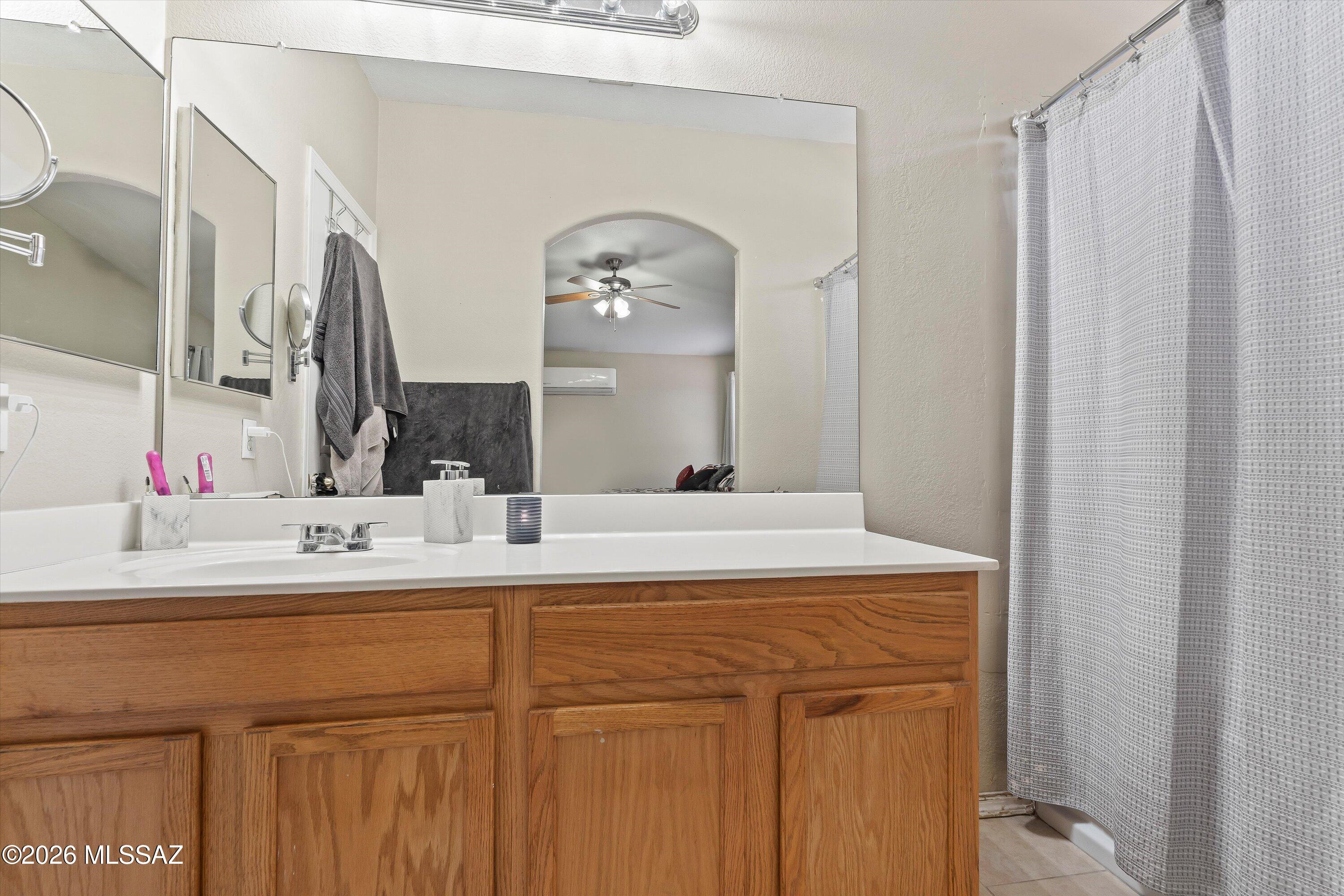 2129 W Splitwood Place