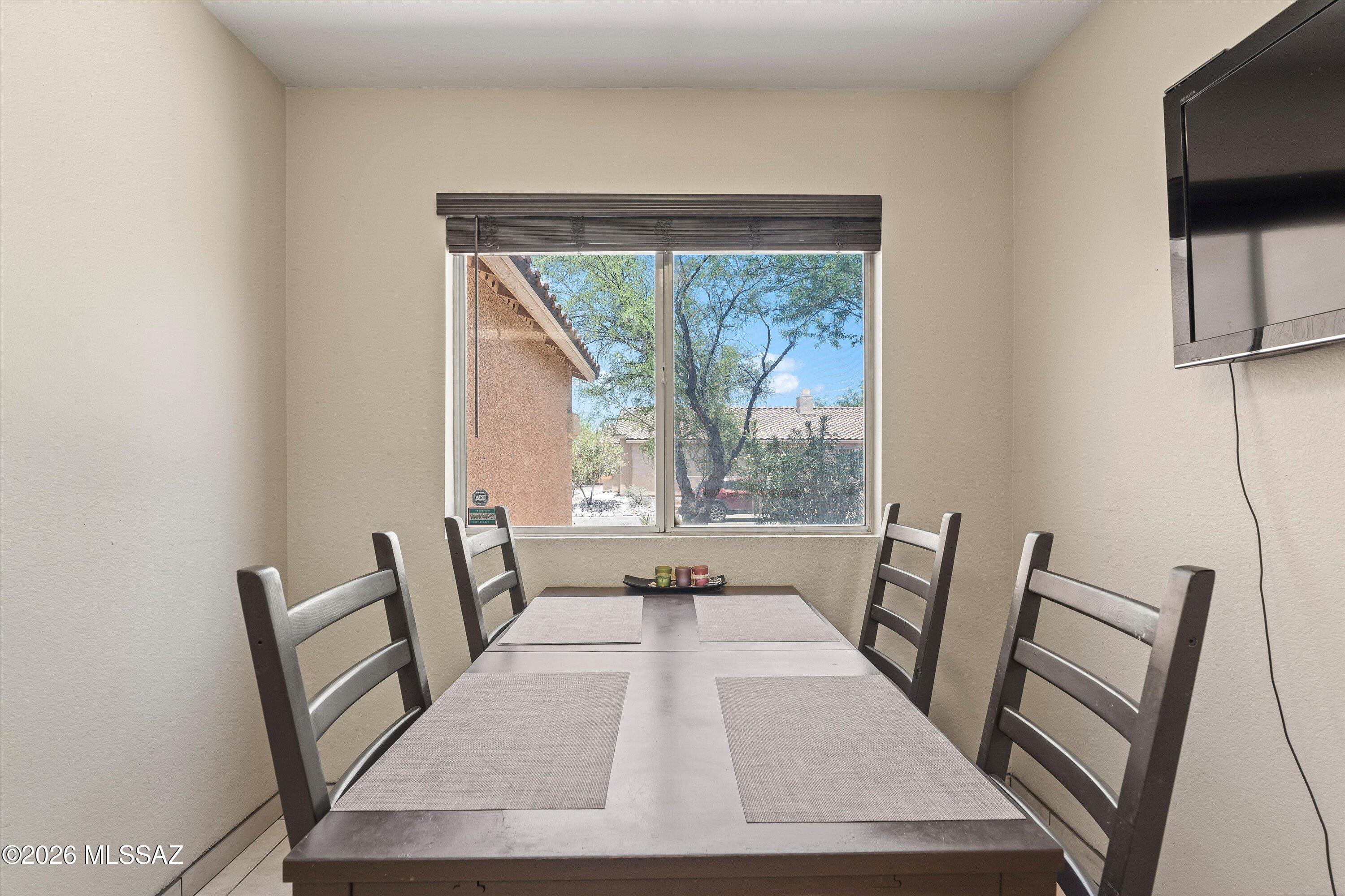 2129 W Splitwood Place