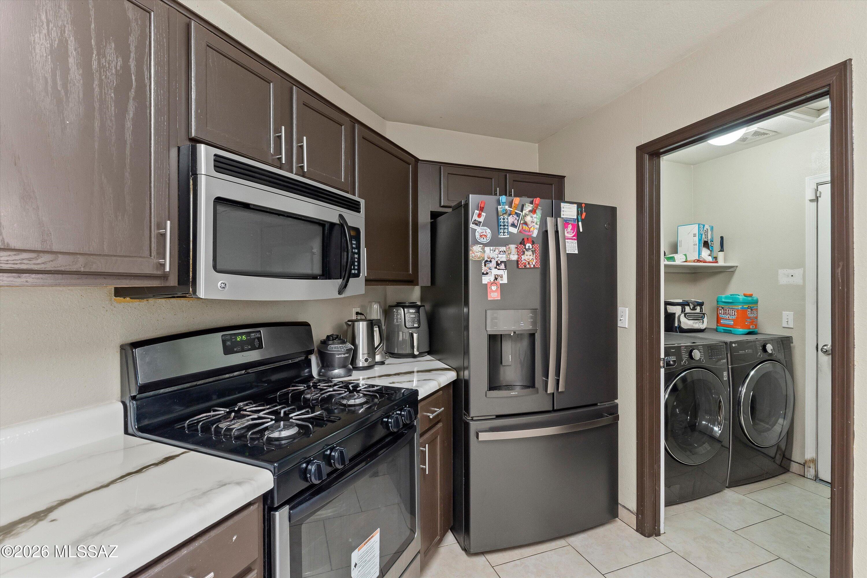 2129 W Splitwood Place
