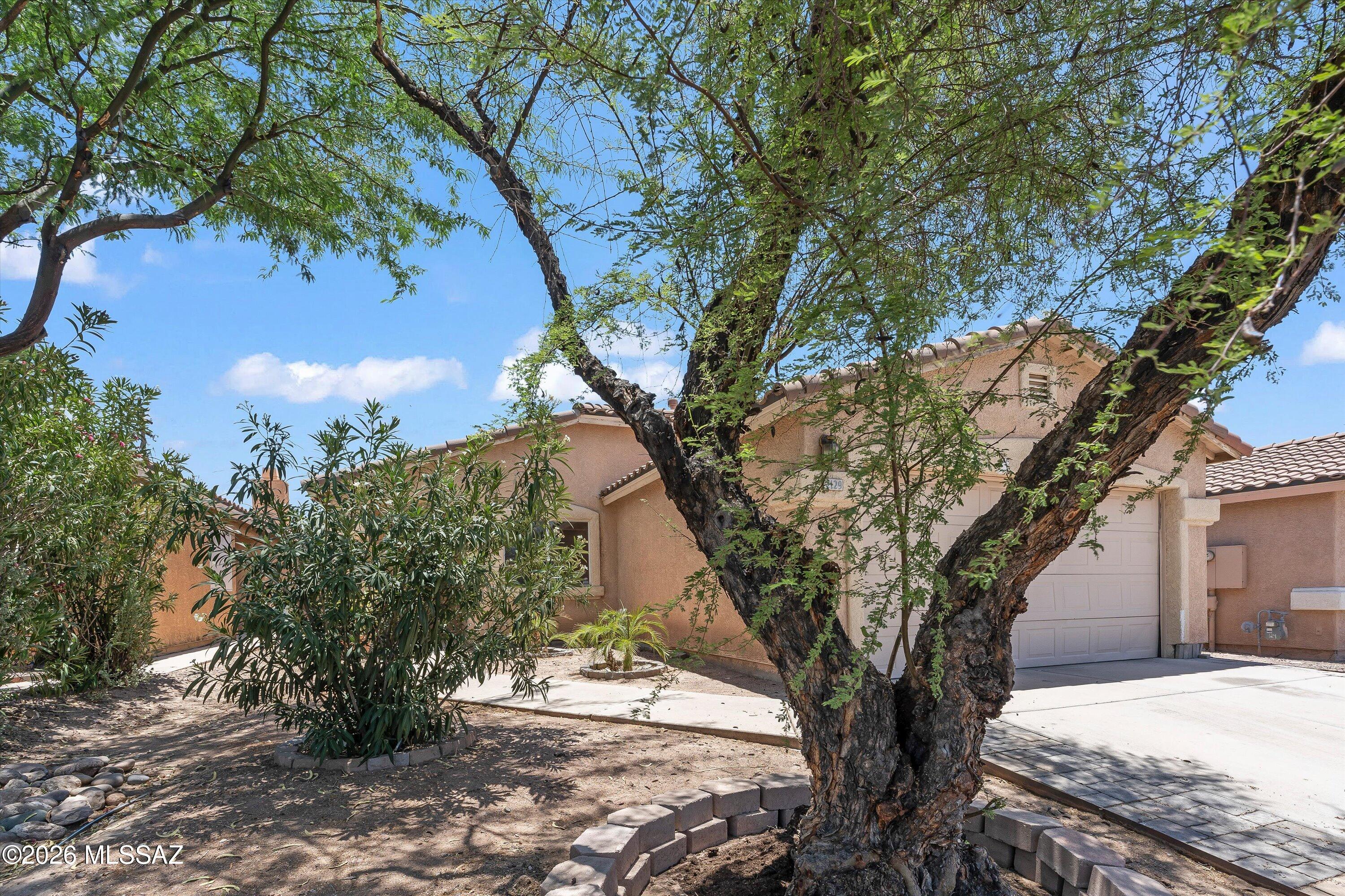 2129 W Splitwood Place