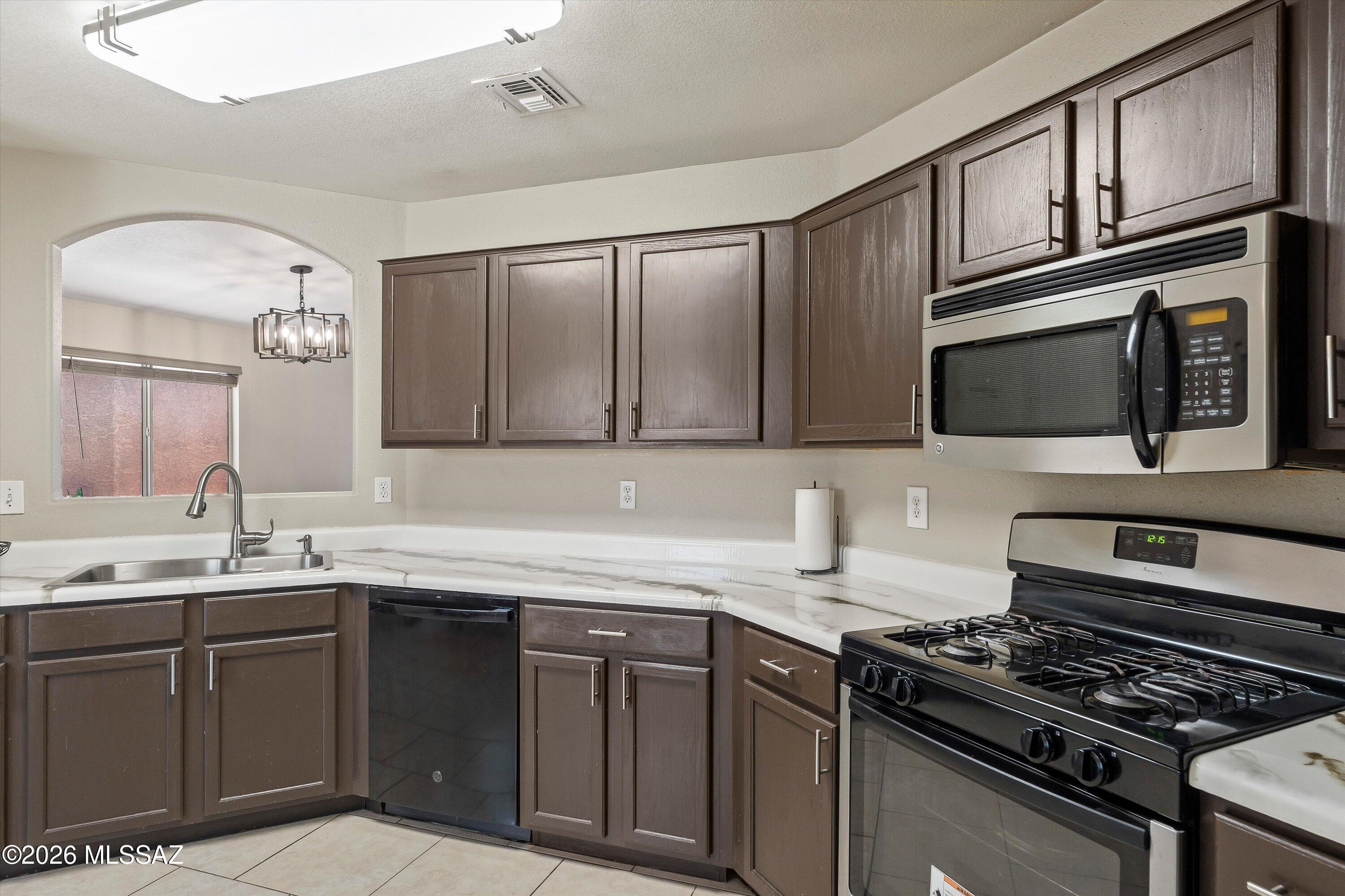 2129 W Splitwood Place
