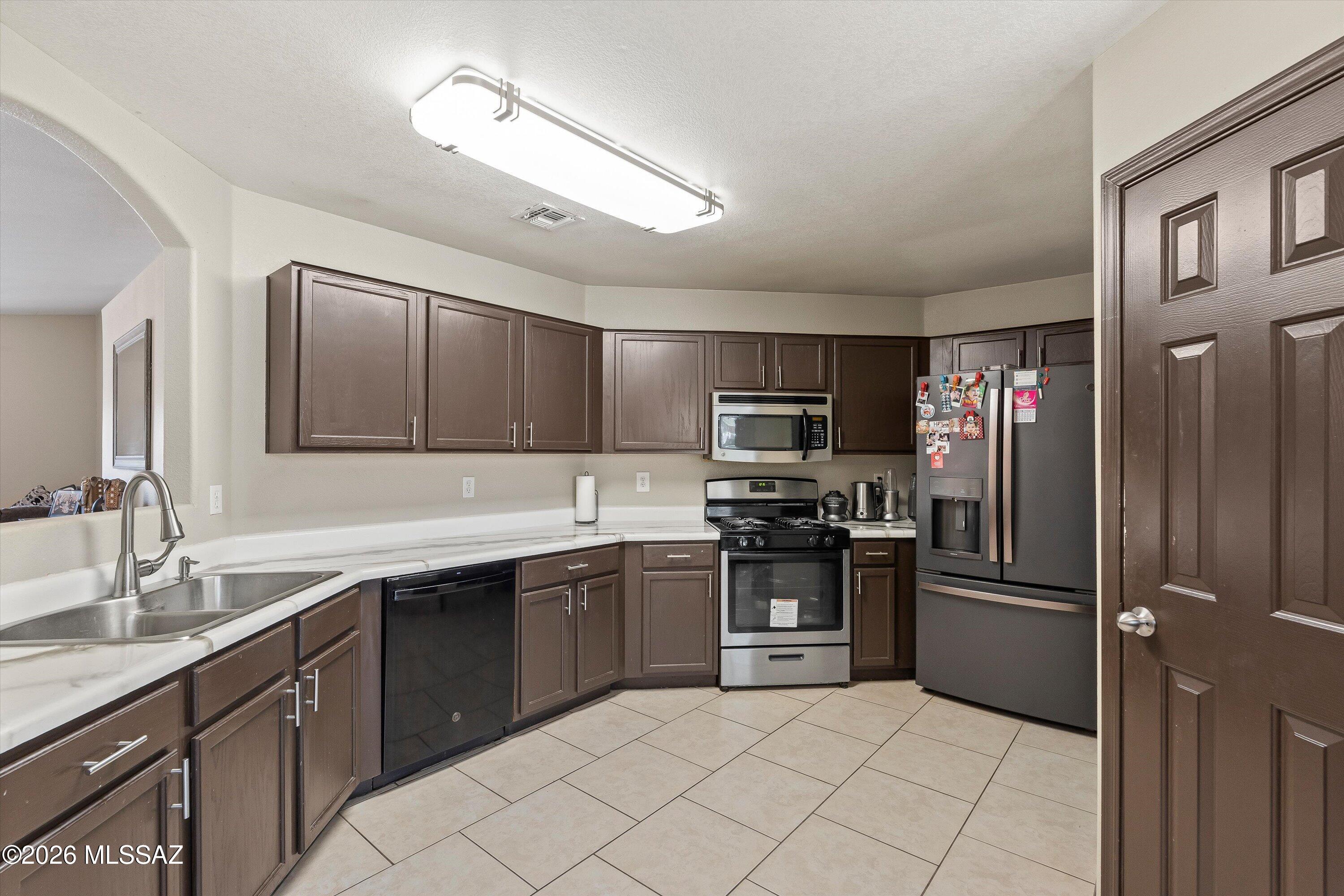 2129 W Splitwood Place