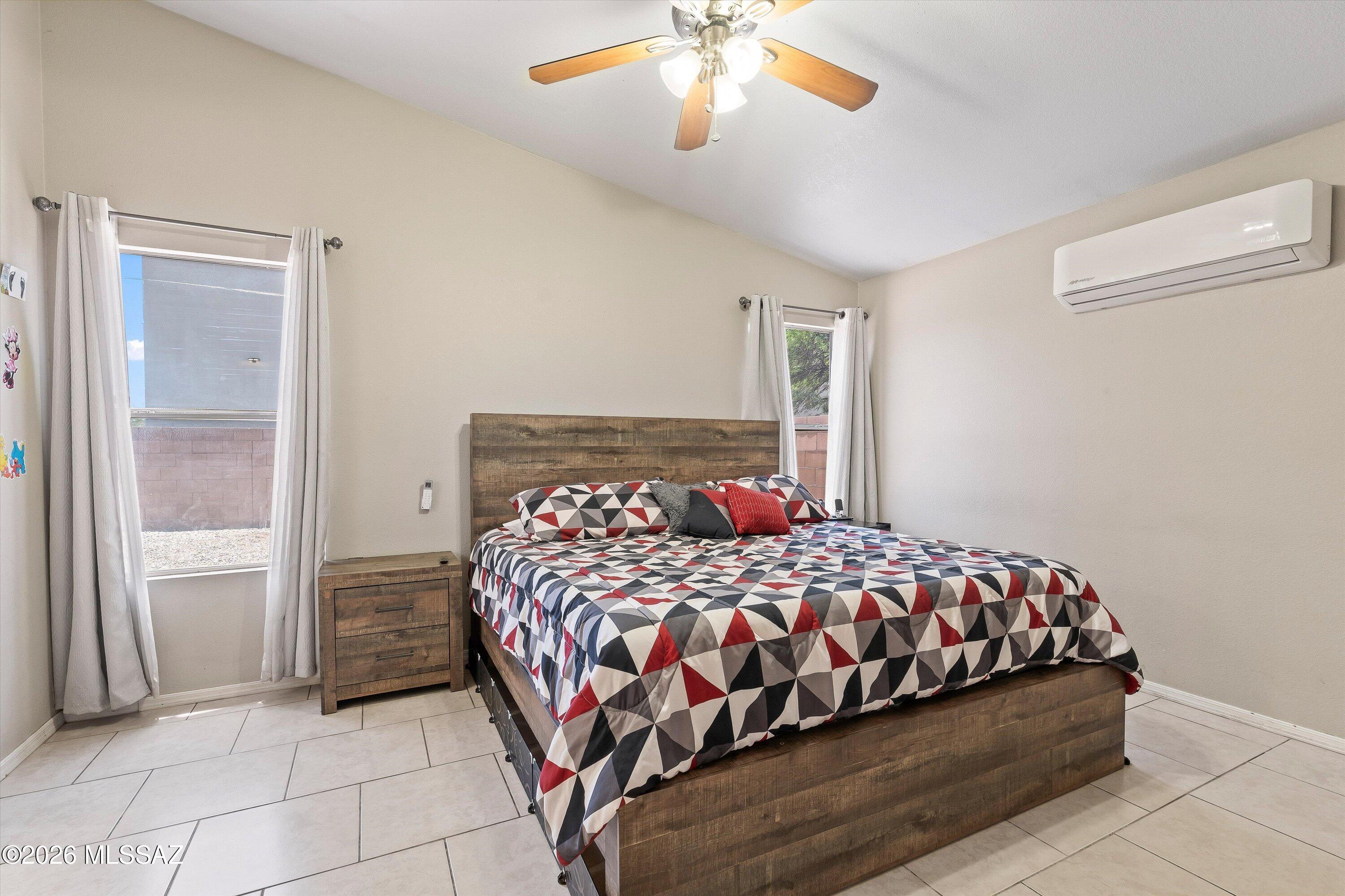 2129 W Splitwood Place