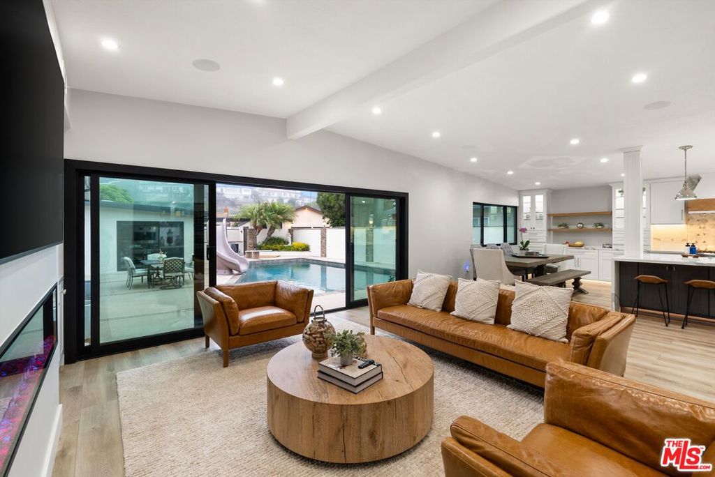 2258 W Paseo Del Mar