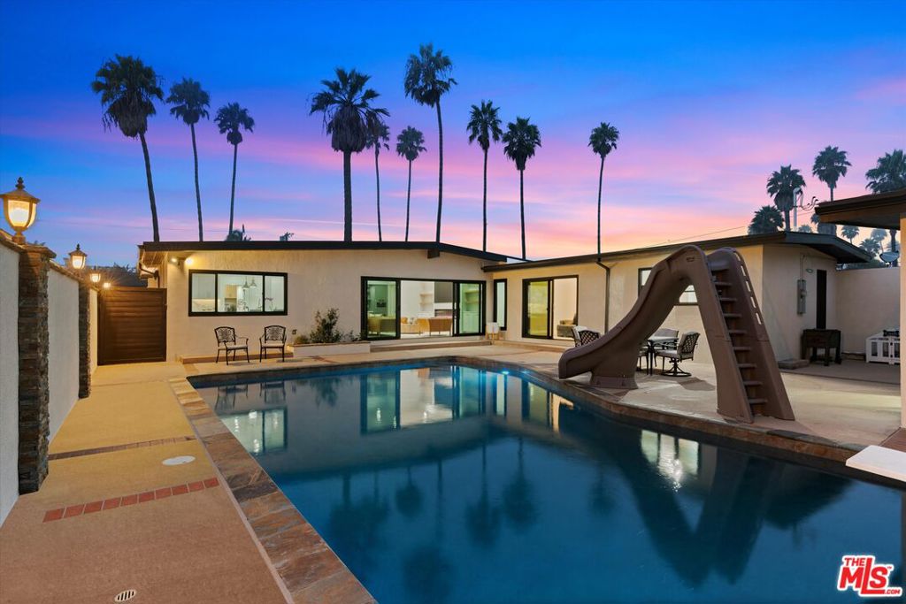 2258 W Paseo Del Mar