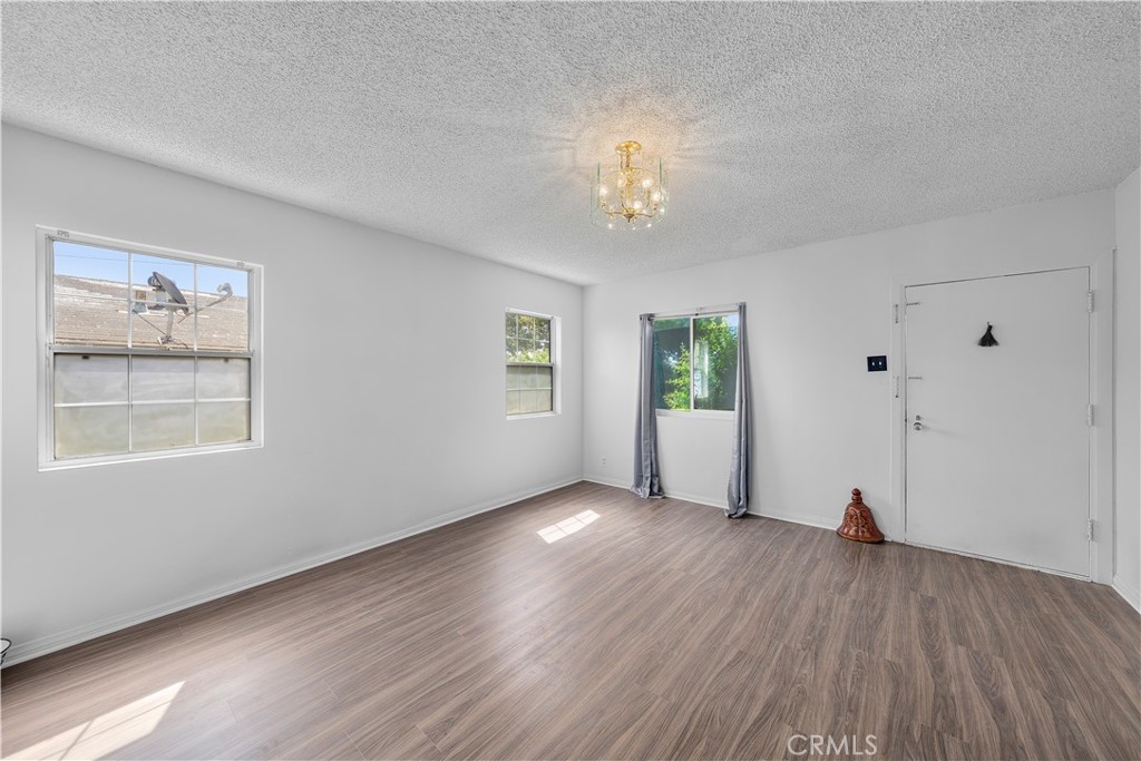 862 W Crestwood Avenue