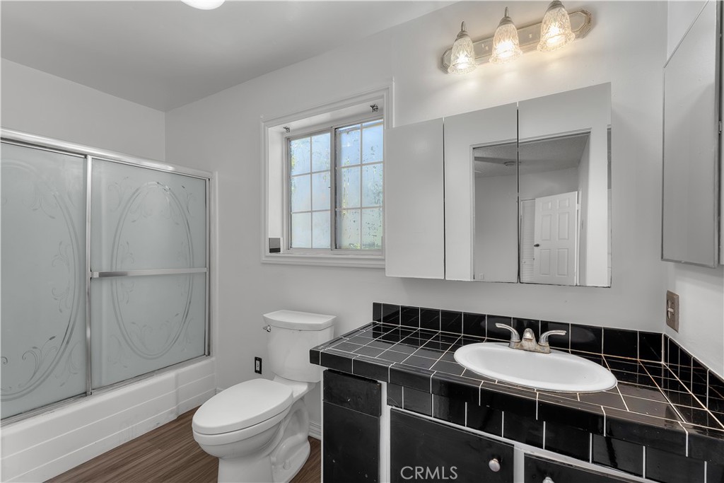 862 W Crestwood Avenue