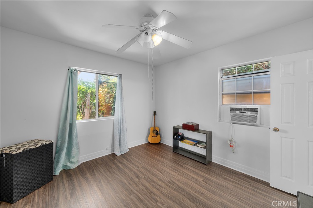 862 W Crestwood Avenue