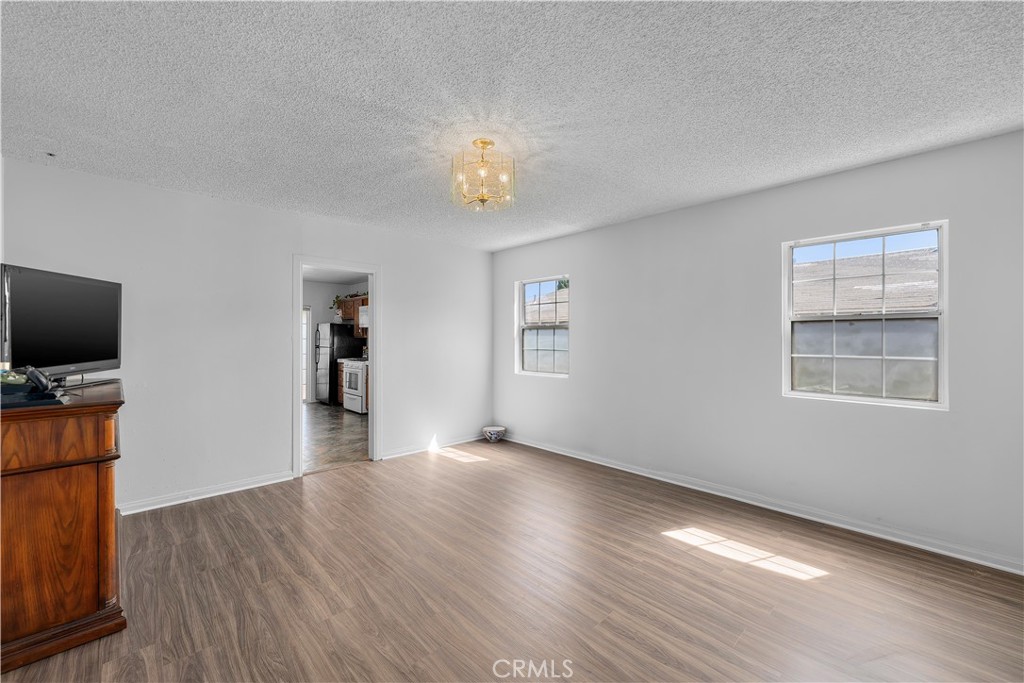 862 W Crestwood Avenue