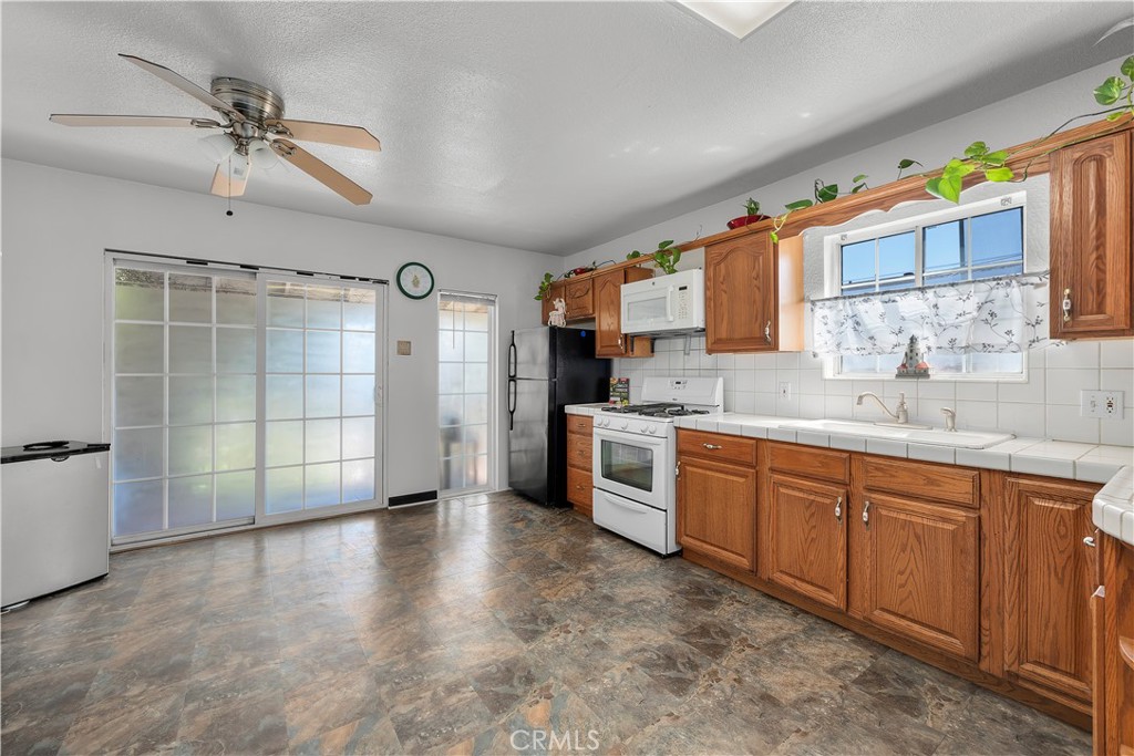 862 W Crestwood Avenue