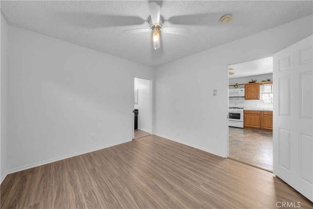 862 W Crestwood Avenue