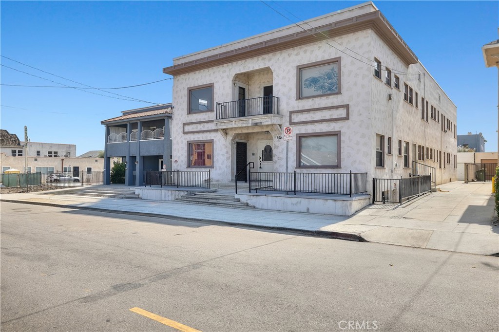 675 W 11th Street