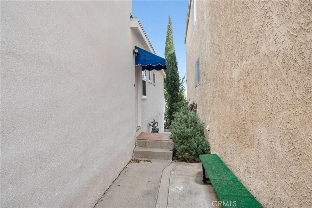 1744 Wollacott Street