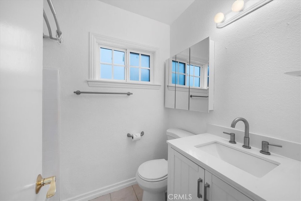 1744 Wollacott Street