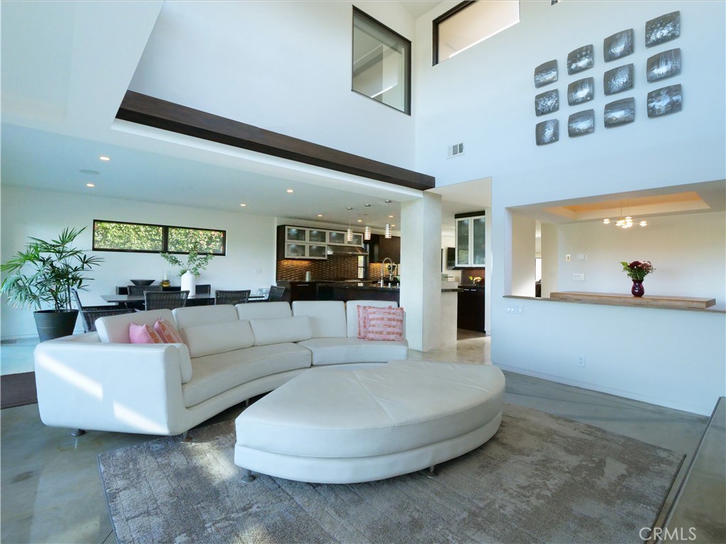 2133 W Gaucho Drive