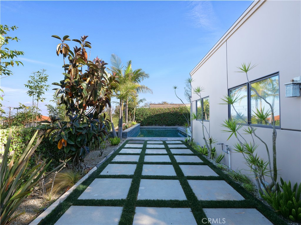 2133 W Gaucho Drive