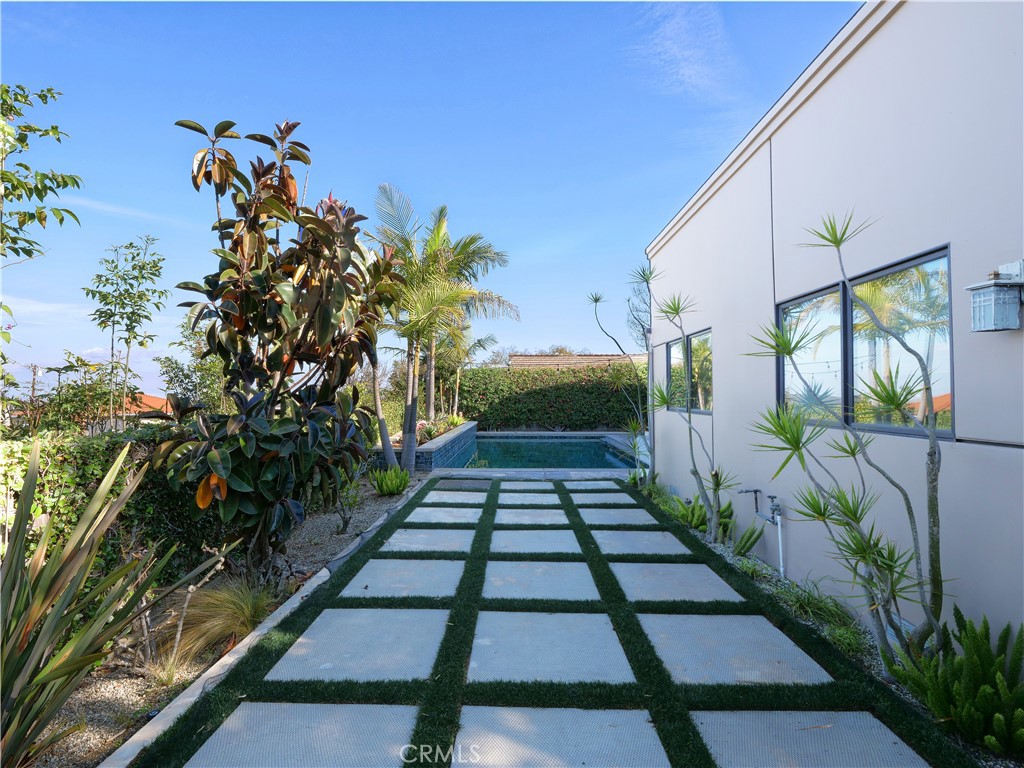2133 W Gaucho Drive