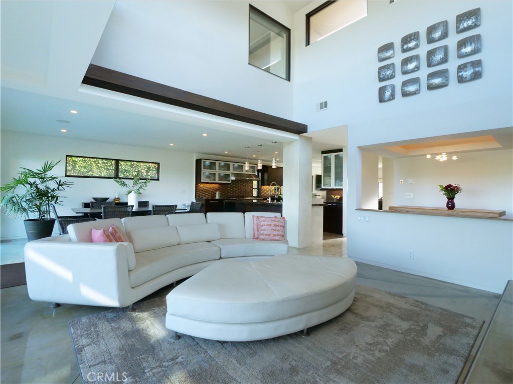 2133 W Gaucho Drive