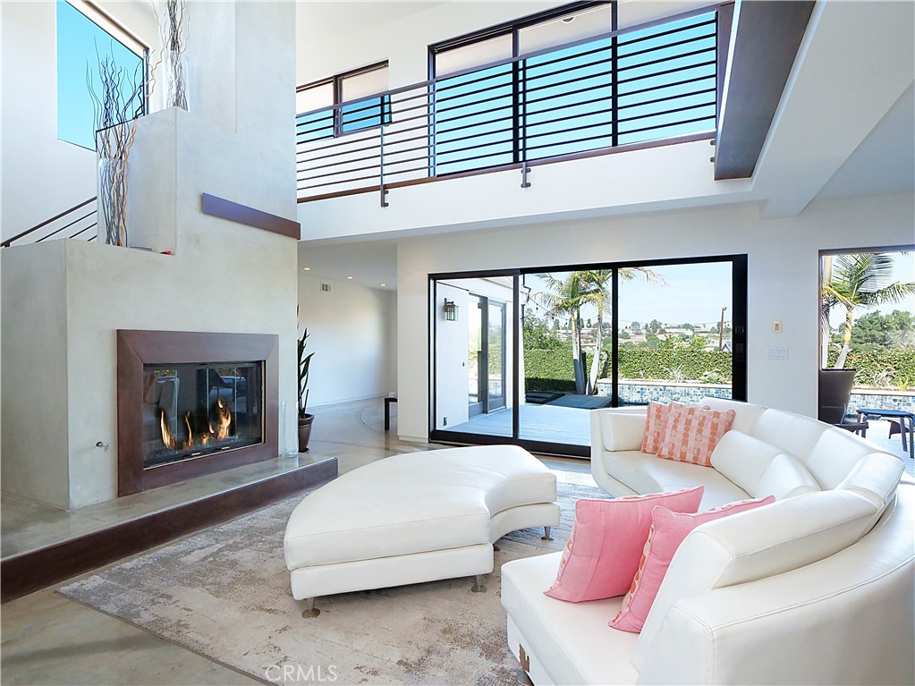 2133 W Gaucho Drive