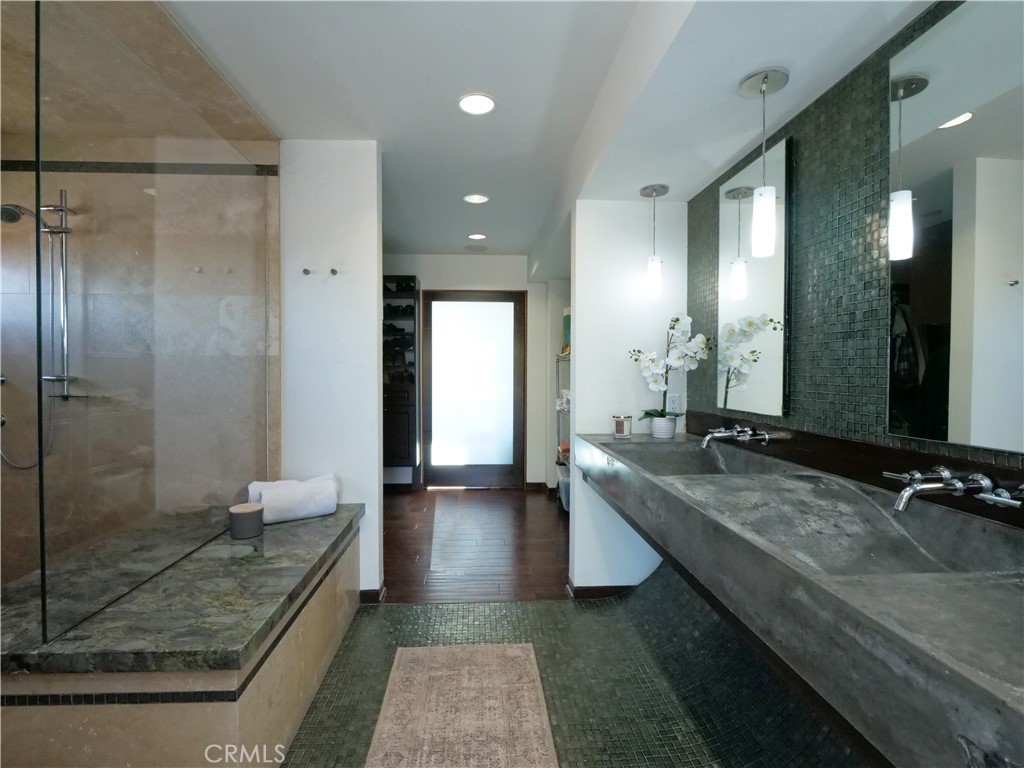 2133 W Gaucho Drive