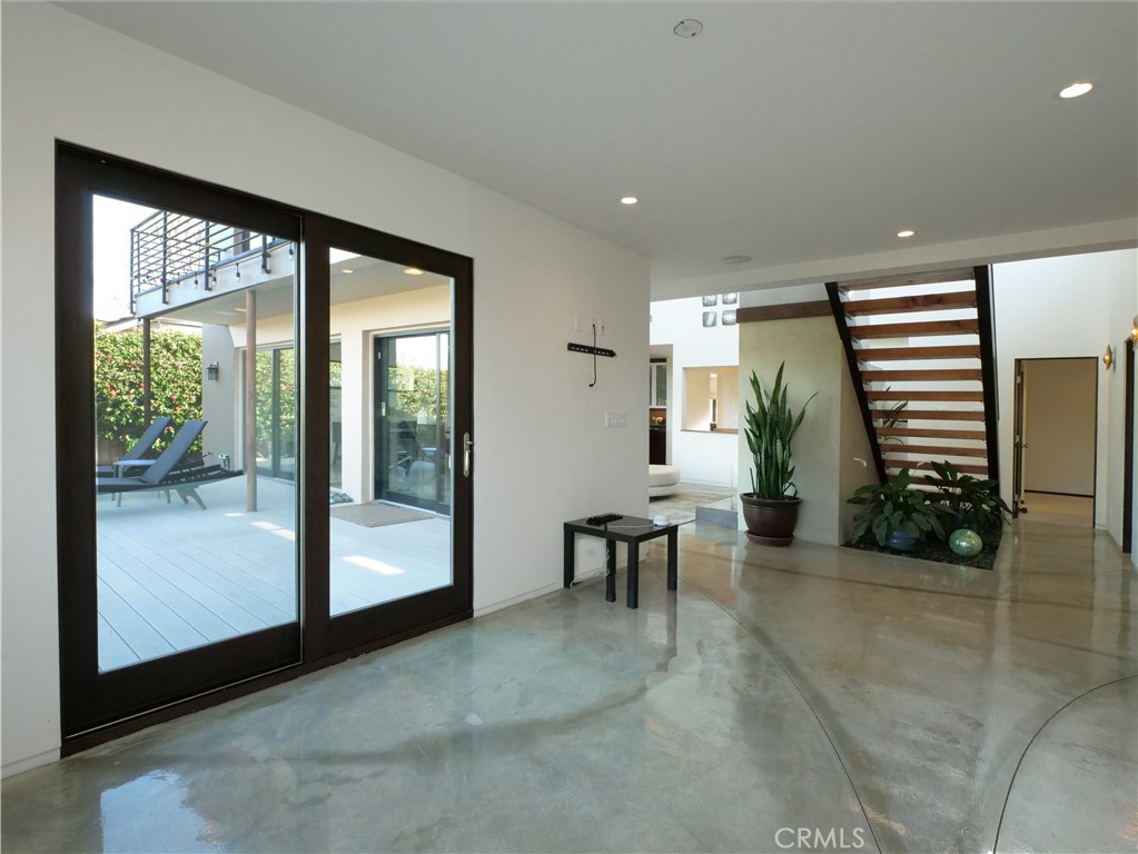 2133 W Gaucho Drive
